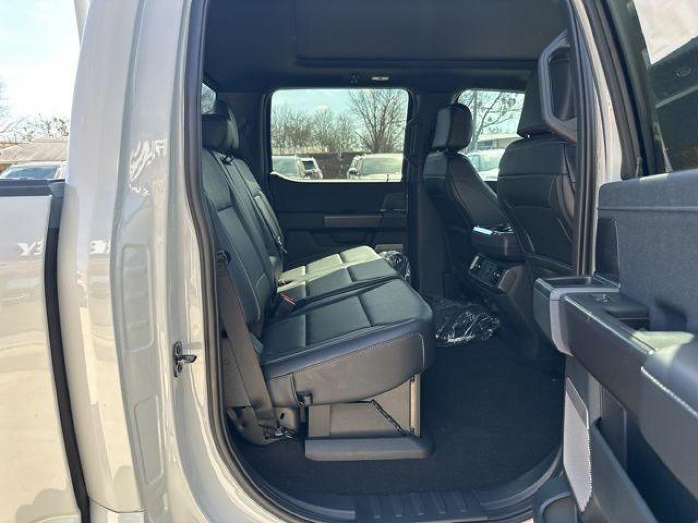 2026 Avalanche /Black Ford F-150 Lariat (1FTFW5L59TF) with an 5.0L V8 engine, Automatic transmission, located at 1105 E Mulberry, Kaufman, TX, 75142, (972) 962-2151, 32.589550, -96.300926 - $3,000 off MSRP!<br><br>4WD.<br>Avalanche 2026 Ford F-150 4D SuperCrew Lariat 4WD 10-Speed Automatic 5.0L V8 17/22 City/Highway MPG Price includes: $3000 - Retail Customer Cash. Exp. 04/30/2026 - Photo#15