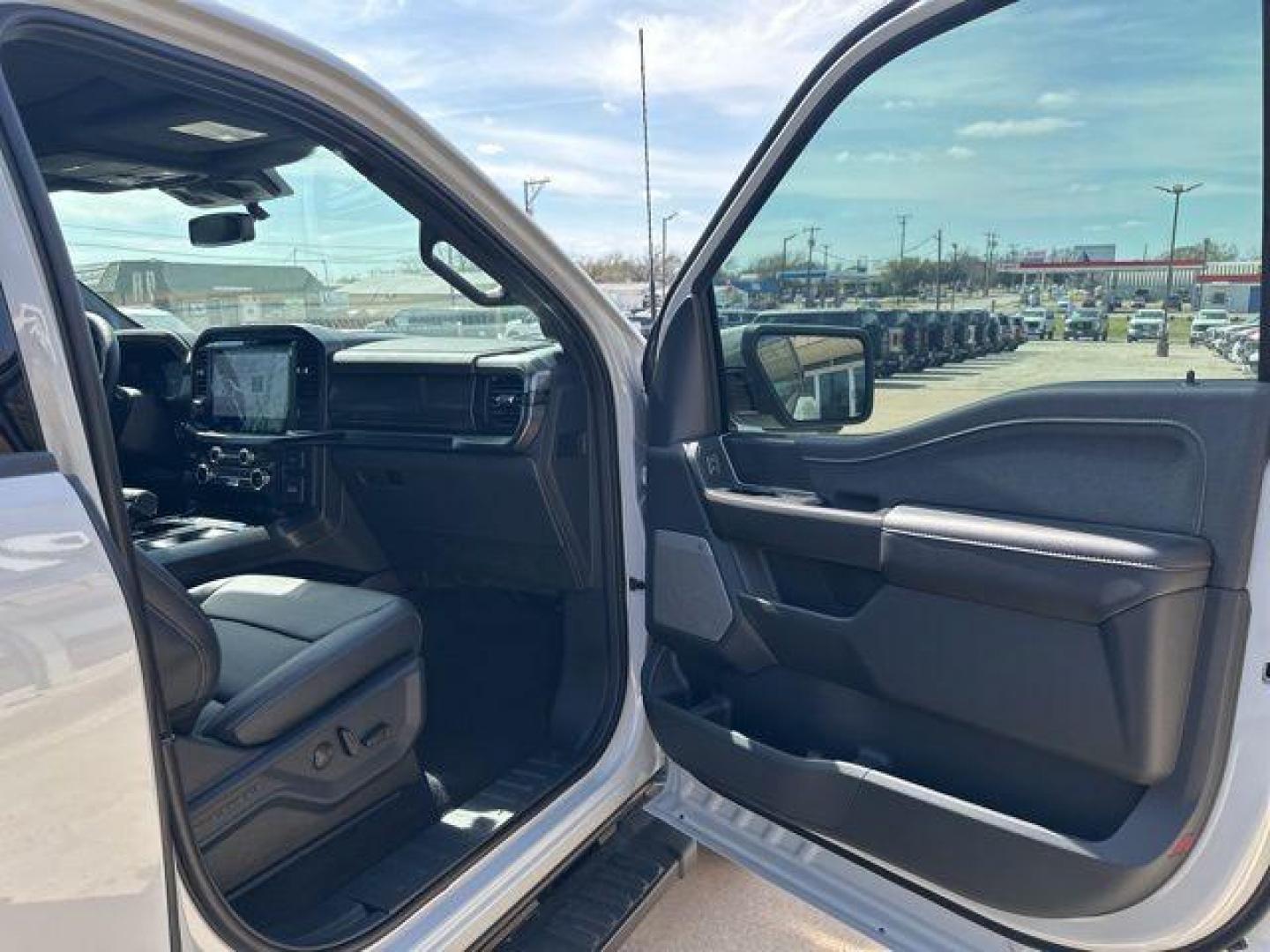 2026 Avalanche /Black Ford F-150 Lariat (1FTFW5L59TF) with an 5.0L V8 engine, Automatic transmission, located at 1105 E Mulberry, Kaufman, TX, 75142, (972) 962-2151, 32.589550, -96.300926 - $3,500 off MSRP!<br><br>4WD.<br>Avalanche 2026 Ford F-150 4D SuperCrew Lariat 4WD 10-Speed Automatic 5.0L V8 17/22 City/Highway MPG Price includes: $3500 - Retail Customer Cash. Exp. 04/30/2026 - Photo#16