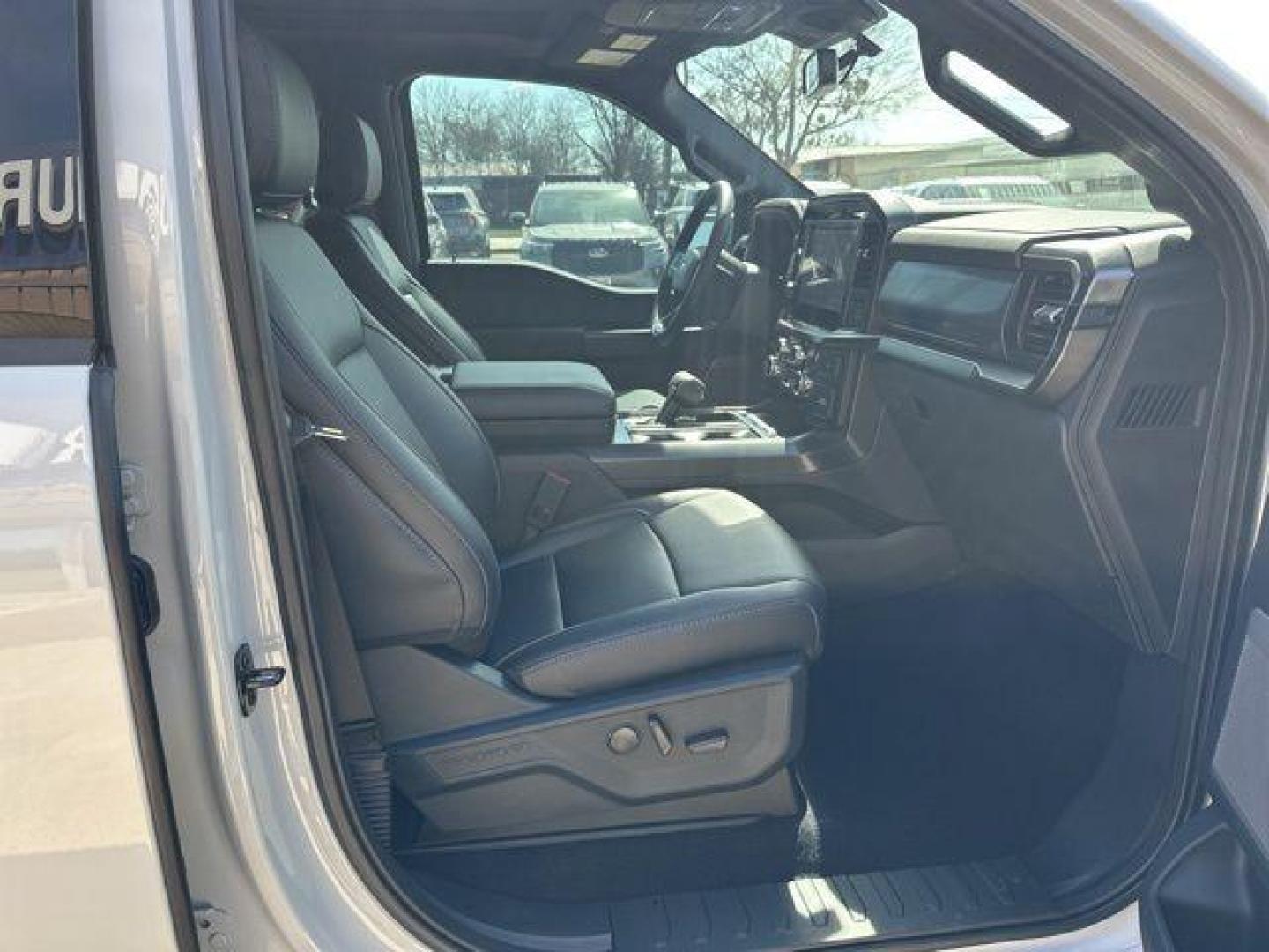 2026 Avalanche /Black Ford F-150 Lariat (1FTFW5L59TF) with an 5.0L V8 engine, Automatic transmission, located at 1105 E Mulberry, Kaufman, TX, 75142, (972) 962-2151, 32.589550, -96.300926 - $3,500 off MSRP!<br><br>4WD.<br>Avalanche 2026 Ford F-150 4D SuperCrew Lariat 4WD 10-Speed Automatic 5.0L V8 17/22 City/Highway MPG Price includes: $3500 - Retail Customer Cash. Exp. 04/30/2026 - Photo#17