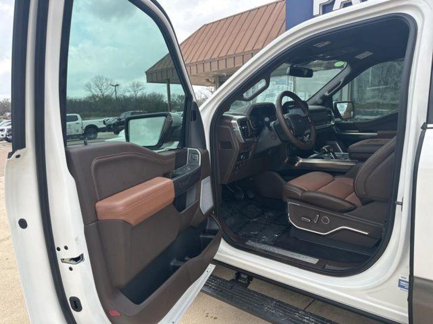 2026 White /Gray Ford F-150 King Ranch (1FTFW6L83TF) with an 3.5L V6 EcoBoost engine, Automatic transmission, located at 1105 E Mulberry, Kaufman, TX, 75142, (972) 962-2151, 32.589550, -96.300926 - 4WD.<br>White 2026 Ford F-150 4D SuperCrew King Ranch 4WD 10-Speed Automatic 3.5L V6 EcoBoost 18/23 City/Highway MPG - Photo#7