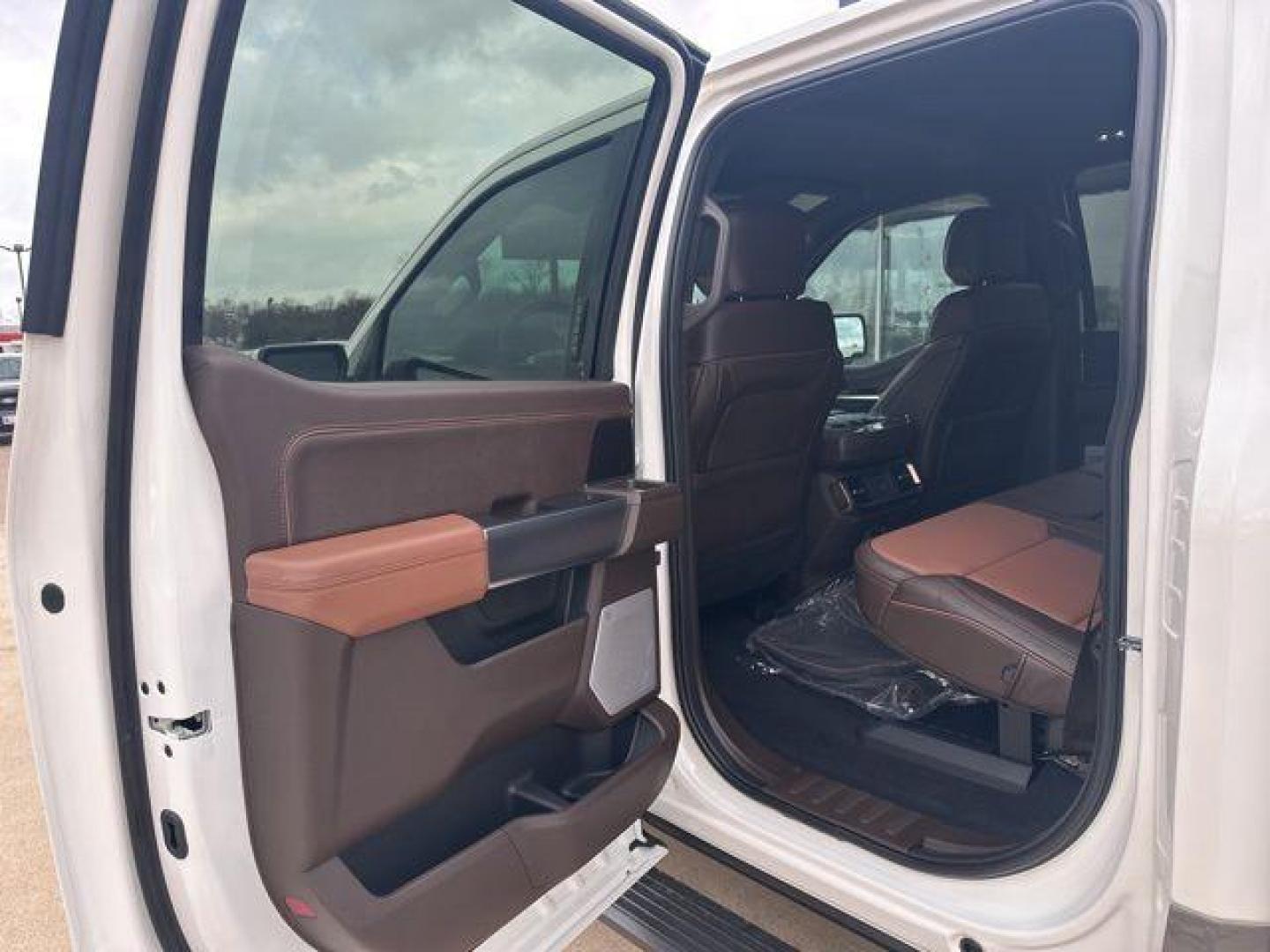 2026 White /Gray Ford F-150 King Ranch (1FTFW6L83TF) with an 3.5L V6 EcoBoost engine, Automatic transmission, located at 1105 E Mulberry, Kaufman, TX, 75142, (972) 962-2151, 32.589550, -96.300926 - 4WD.<br>White 2026 Ford F-150 4D SuperCrew King Ranch 4WD 10-Speed Automatic 3.5L V6 EcoBoost 18/23 City/Highway MPG - Photo#12
