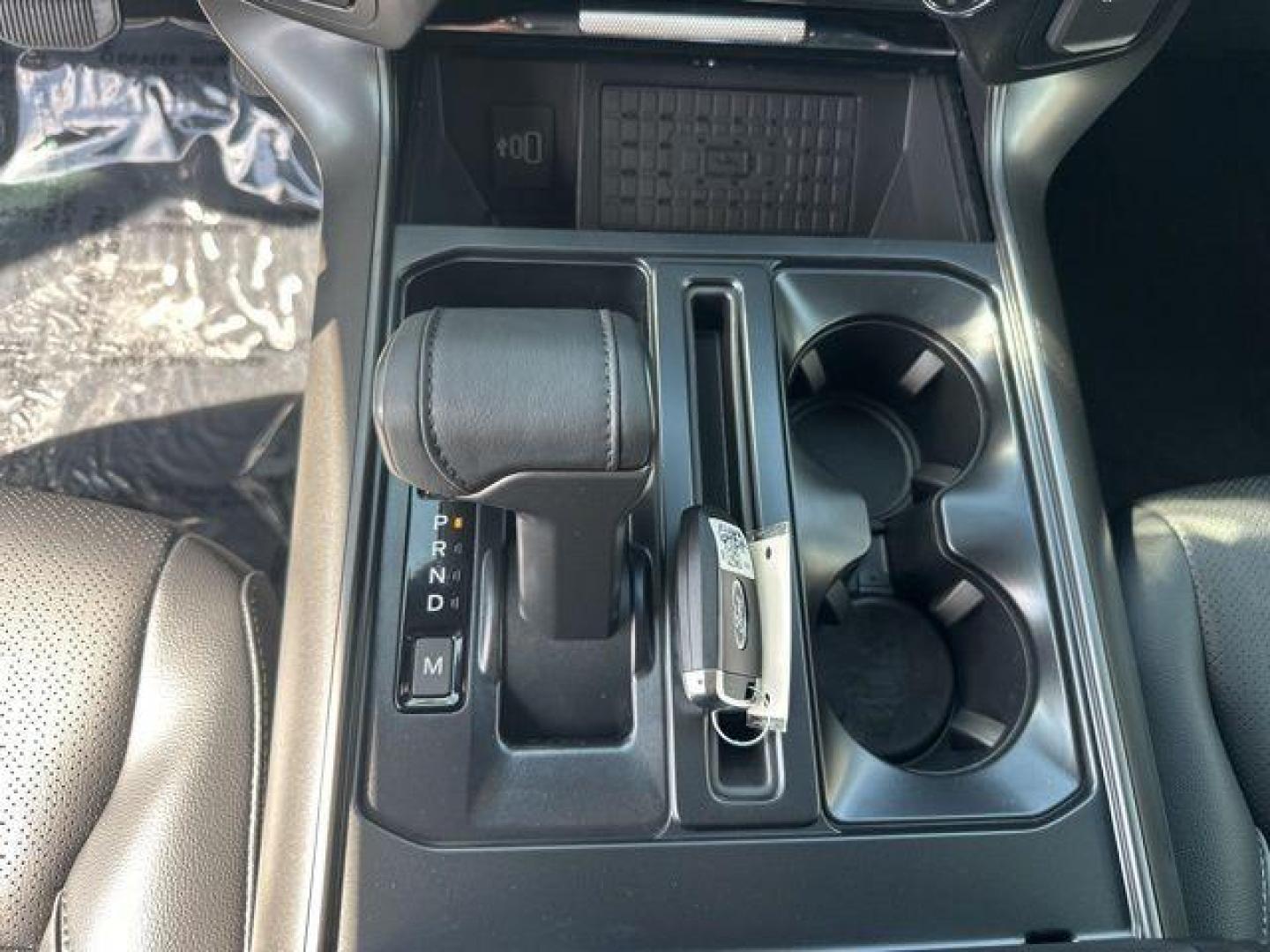 2026 Star White Metallic Tri-Coat /Black Ford F-150 Lariat (1FTFW5L53TF) with an 5.0L V8 engine, Automatic transmission, located at 1105 E Mulberry, Kaufman, TX, 75142, (972) 962-2151, 32.589550, -96.300926 - $3,000 off MSRP!<br><br>4WD.<br>Star White Metallic Tri-Coat 2026 Ford F-150 4D SuperCrew Lariat 4WD 10-Speed Automatic 5.0L V8 17/22 City/Highway MPG Price includes: $3000 - Retail Customer Cash. Exp. 04/30/2026 - Photo#11