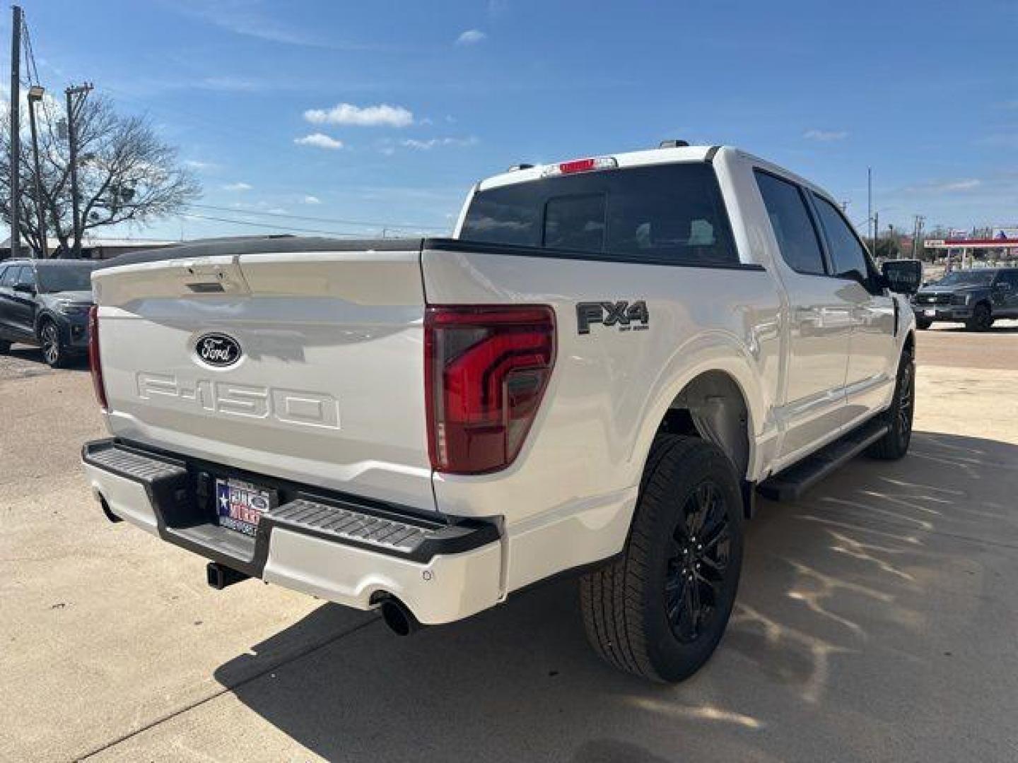 2026 White Metallic /Black Ford F-150 Lariat (1FTFW5L53TF) with an 5.0L V8 engine, Automatic transmission, located at 1105 E Mulberry, Kaufman, TX, 75142, (972) 962-2151, 32.589550, -96.300926 - $1,000 off MSRP!<br><br>4WD.<br>Star White Metallic Tri-Coat 2026 Ford F-150 4D SuperCrew Lariat 4WD 10-Speed Automatic 5.0L V8 17/22 City/Highway MPG Price includes: $1000 - Employee Pricing Retail Customer Cash. Exp. 07/06/2026 - Photo#4