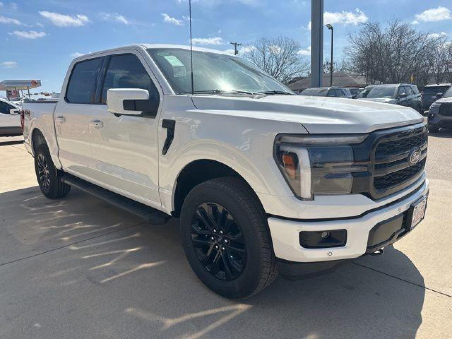 2026 White Metallic /Black Ford F-150 Lariat (1FTFW5L53TF) with an 5.0L V8 engine, Automatic transmission, located at 1105 E Mulberry, Kaufman, TX, 75142, (972) 962-2151, 32.589550, -96.300926 - $1,000 off MSRP!<br><br>4WD.<br>Star White Metallic Tri-Coat 2026 Ford F-150 4D SuperCrew Lariat 4WD 10-Speed Automatic 5.0L V8 17/22 City/Highway MPG Price includes: $1000 - Employee Pricing Retail Customer Cash. Exp. 07/06/2026 - Photo#5