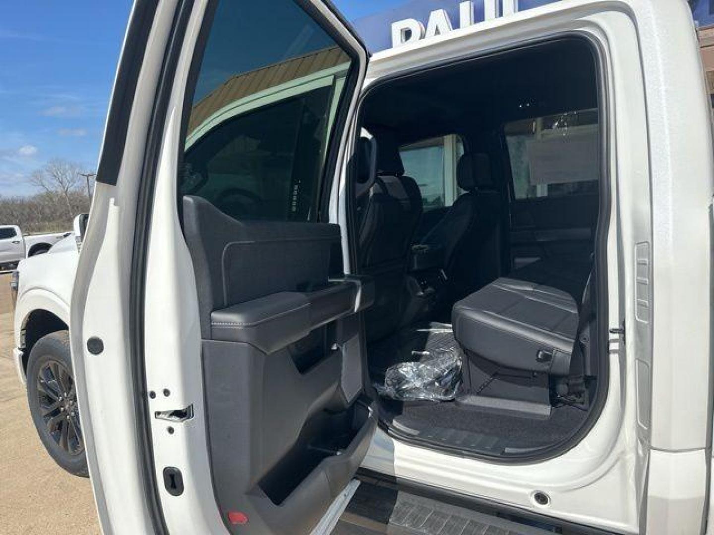 2026 White Metallic /Black Ford F-150 Lariat (1FTFW5L53TF) with an 5.0L V8 engine, Automatic transmission, located at 1105 E Mulberry, Kaufman, TX, 75142, (972) 962-2151, 32.589550, -96.300926 - $1,000 off MSRP!<br><br>4WD.<br>Star White Metallic Tri-Coat 2026 Ford F-150 4D SuperCrew Lariat 4WD 10-Speed Automatic 5.0L V8 17/22 City/Highway MPG Price includes: $1000 - Employee Pricing Retail Customer Cash. Exp. 07/06/2026 - Photo#12