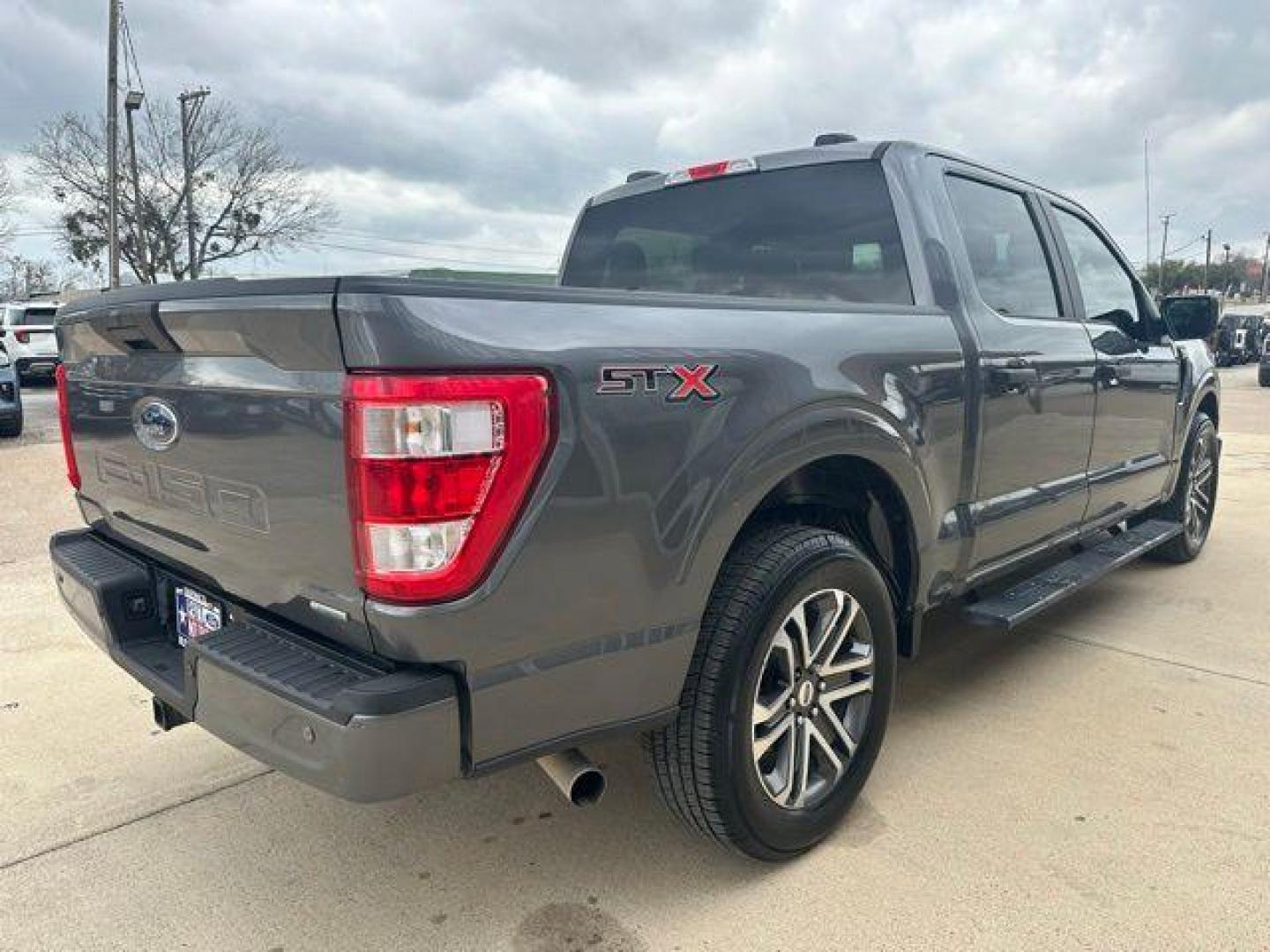 2021 Gray /Black Ford F-150 XL (1FTEW1CP9MK) with an 2.7L V6 EcoBoost engine, Automatic transmission, located at 1105 E Mulberry, Kaufman, TX, 75142, (972) 962-2151, 32.589550, -96.300926 - Gray 2021 Ford F-150 4D SuperCrew XL RWD 10-Speed Automatic 2.7L V6 EcoBoost Priced below KBB Fair Purchase Price!<br><br><br>Odometer is 35834 miles below market average! 20/26 City/Highway MPG<br><br>Awards:<br> * NACTOY 2021 North American Truck of the Year<br>Please call Paul Murrey Ford Inc. I - Photo#3