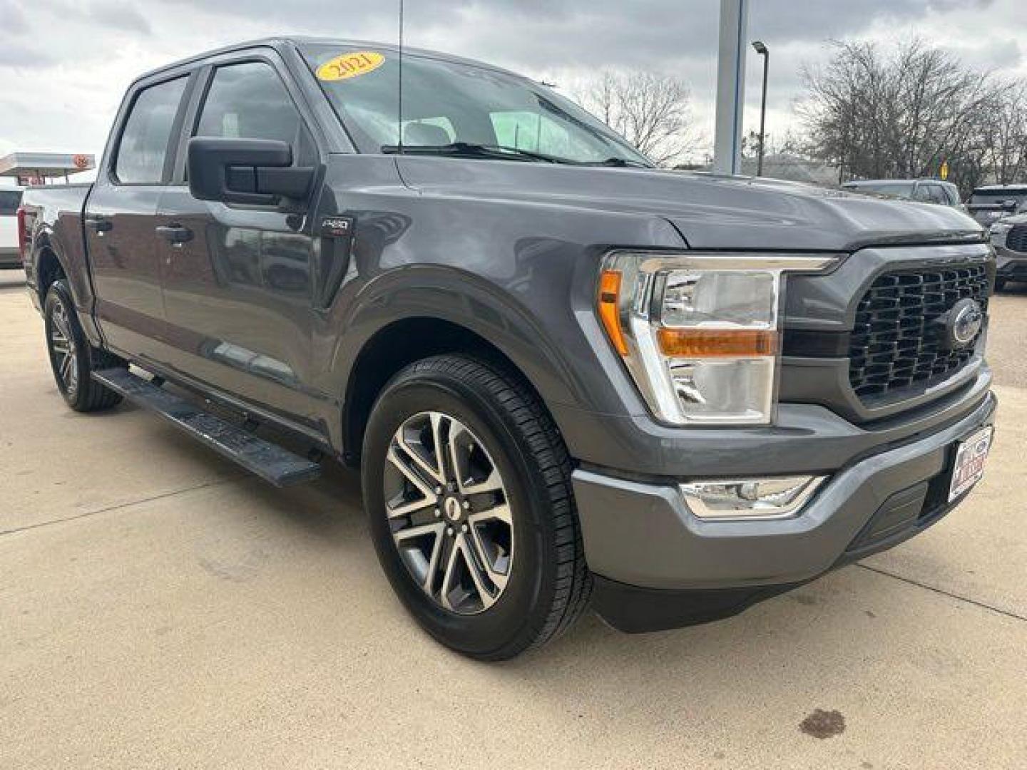 2021 Gray /Black Ford F-150 XL (1FTEW1CP9MK) with an 2.7L V6 EcoBoost engine, Automatic transmission, located at 1105 E Mulberry, Kaufman, TX, 75142, (972) 962-2151, 32.589550, -96.300926 - Gray 2021 Ford F-150 4D SuperCrew XL RWD 10-Speed Automatic 2.7L V6 EcoBoost Priced below KBB Fair Purchase Price!<br><br><br>Odometer is 35834 miles below market average! 20/26 City/Highway MPG<br><br>Awards:<br> * NACTOY 2021 North American Truck of the Year<br>Please call Paul Murrey Ford Inc. I - Photo#4