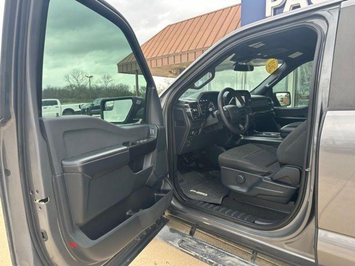 2021 Gray /Black Ford F-150 XL (1FTEW1CP9MK) with an 2.7L V6 EcoBoost engine, Automatic transmission, located at 1105 E Mulberry, Kaufman, TX, 75142, (972) 962-2151, 32.589550, -96.300926 - Gray 2021 Ford F-150 4D SuperCrew XL RWD 10-Speed Automatic 2.7L V6 EcoBoost Priced below KBB Fair Purchase Price!<br><br><br>Odometer is 35834 miles below market average! 20/26 City/Highway MPG<br><br>Awards:<br> * NACTOY 2021 North American Truck of the Year<br>Please call Paul Murrey Ford Inc. I - Photo#5