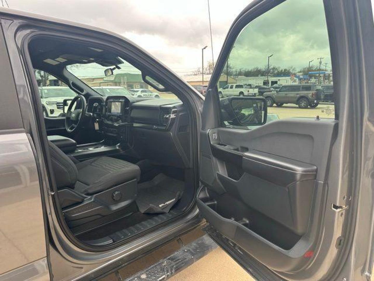 2021 Gray /Black Ford F-150 XL (1FTEW1CP9MK) with an 2.7L V6 EcoBoost engine, Automatic transmission, located at 1105 E Mulberry, Kaufman, TX, 75142, (972) 962-2151, 32.589550, -96.300926 - Gray 2021 Ford F-150 4D SuperCrew XL RWD 10-Speed Automatic 2.7L V6 EcoBoost Priced below KBB Fair Purchase Price!<br><br><br>Odometer is 35834 miles below market average! 20/26 City/Highway MPG<br><br>Awards:<br> * NACTOY 2021 North American Truck of the Year<br>Please call Paul Murrey Ford Inc. I - Photo#14