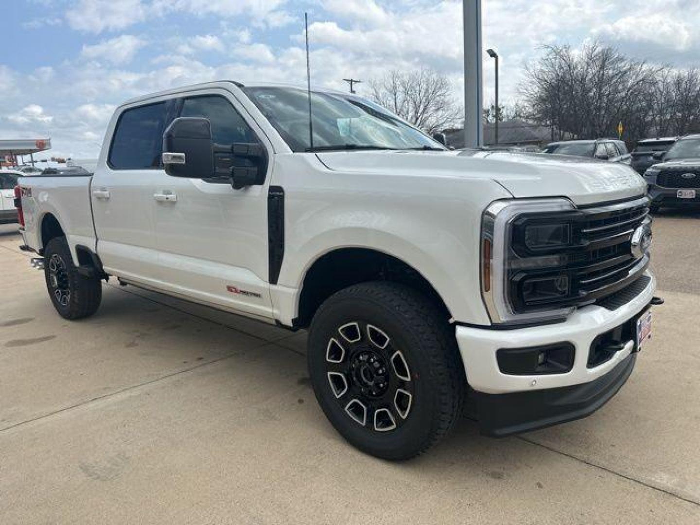 2026 Star White Metallic Tri-Coat /Black Onyx Ford F-250SD Platinum (1FT8W2BMXTE) with an 6.7L High Output Power Stroke V8 Diesel engine, Automatic transmission, located at 1105 E Mulberry, Kaufman, TX, 75142, (972) 962-2151, 32.589550, -96.300926 - Recent Arrival!<br><br>4WD.<br>Star White Metallic Tri-Coat 2026 Ford F-250SD 4D Crew Cab Platinum 4WD 10-Speed Automatic 6.7L High Output Power Stroke V8 Diesel - Photo#5