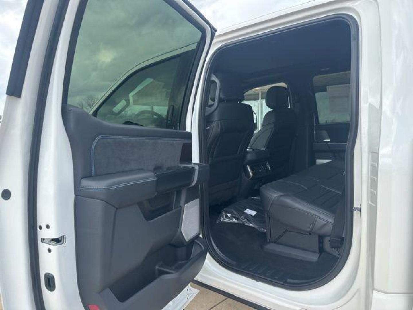 2026 Star White Metallic Tri-Coat /Black Onyx Ford F-250SD Platinum (1FT8W2BMXTE) with an 6.7L High Output Power Stroke V8 Diesel engine, Automatic transmission, located at 1105 E Mulberry, Kaufman, TX, 75142, (972) 962-2151, 32.589550, -96.300926 - Recent Arrival!<br><br>4WD.<br>Star White Metallic Tri-Coat 2026 Ford F-250SD 4D Crew Cab Platinum 4WD 10-Speed Automatic 6.7L High Output Power Stroke V8 Diesel - Photo#12