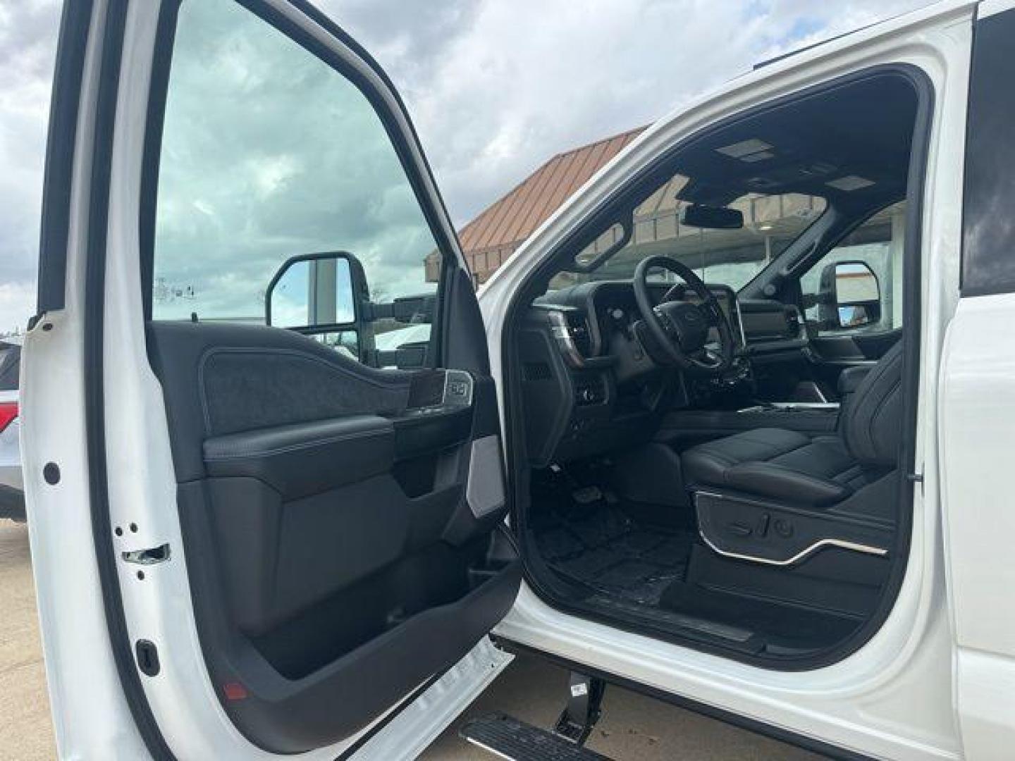 2026 Star White Metallic Tri-Coat /Black Onyx Ford F-250SD Platinum (1FT8W2BMXTE) with an 6.7L High Output Power Stroke V8 Diesel engine, Automatic transmission, located at 1105 E Mulberry, Kaufman, TX, 75142, (972) 962-2151, 32.589550, -96.300926 - Photo#7