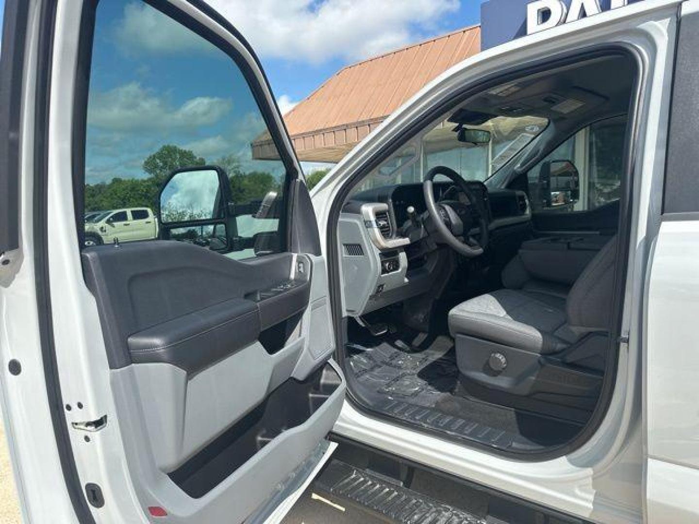 2026 Avalanche /Medium Dark Slate Ford F-250SD XL (1FT7W2BT4TE) with an Power Stroke 6.7L V8 DI 32V OHV Turbodiesel engine, Automatic transmission, located at 1105 E Mulberry, Kaufman, TX, 75142, (972) 962-2151, 32.589550, -96.300926 - Photo#5