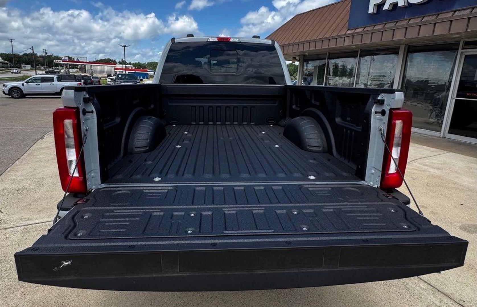 2026 Avalanche /Medium Dark Slate Ford F-250SD XL (1FT7W2BT4TE) with an Power Stroke 6.7L V8 DI 32V OHV Turbodiesel engine, Automatic transmission, located at 1105 E Mulberry, Kaufman, TX, 75142, (972) 962-2151, 32.589550, -96.300926 - Photo#6