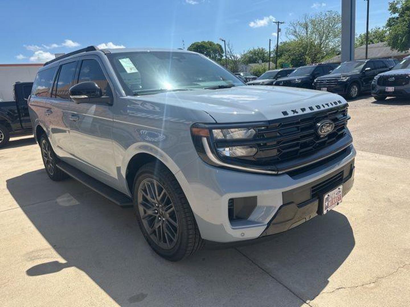 2026 Glacier Gray Metallic Tri-Coat /Black Ford Expedition Max Platinum (1FMJK1M85TE) with an EcoBoost 3.5L V6 GTDi DOHC 24V Twin Turbocharged engine, Automatic transmission, located at 1105 E Mulberry, Kaufman, TX, 75142, (972) 962-2151, 32.589550, -96.300926 - Photo#4
