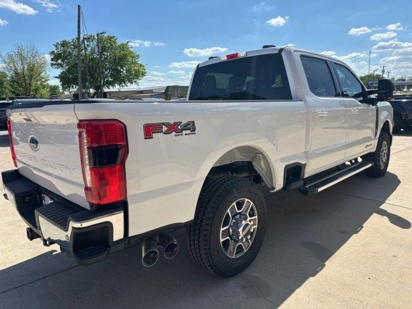 2026 Oxford White /Baja Ford F-350SD Lariat (1FT8W3BT4TE) with an Power Stroke 6.7L V8 DI 32V OHV Turbodiesel engine, Automatic transmission, located at 1105 E Mulberry, Kaufman, TX, 75142, (972) 962-2151, 32.589550, -96.300926 - $3,554 off MSRP!<br><br>4WD.<br>Oxford White 2026 Ford F-350SD 4D Crew Cab Lariat 4WD 10-Speed Automatic Power Stroke 6.7L V8 DI 32V OHV Turbodiesel - Photo#3
