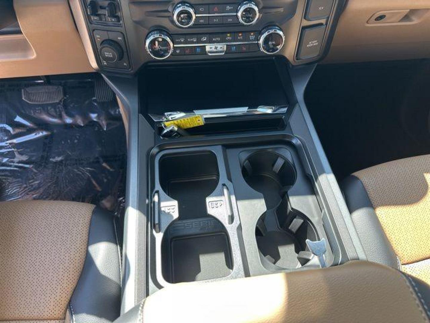 2026 Oxford White /Baja Ford F-350SD Lariat (1FT8W3BT4TE) with an Power Stroke 6.7L V8 DI 32V OHV Turbodiesel engine, Automatic transmission, located at 1105 E Mulberry, Kaufman, TX, 75142, (972) 962-2151, 32.589550, -96.300926 - $3,554 off MSRP!<br><br>4WD.<br>Oxford White 2026 Ford F-350SD 4D Crew Cab Lariat 4WD 10-Speed Automatic Power Stroke 6.7L V8 DI 32V OHV Turbodiesel - Photo#9