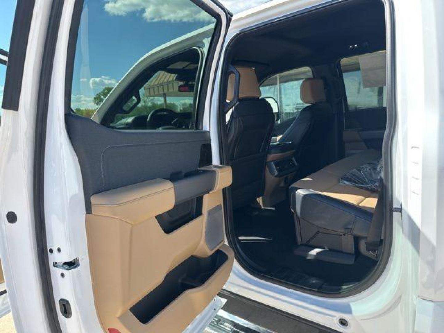 2026 Oxford White /Baja Ford F-350SD Lariat (1FT8W3BT4TE) with an Power Stroke 6.7L V8 DI 32V OHV Turbodiesel engine, Automatic transmission, located at 1105 E Mulberry, Kaufman, TX, 75142, (972) 962-2151, 32.589550, -96.300926 - $3,554 off MSRP!<br><br>4WD.<br>Oxford White 2026 Ford F-350SD 4D Crew Cab Lariat 4WD 10-Speed Automatic Power Stroke 6.7L V8 DI 32V OHV Turbodiesel - Photo#10