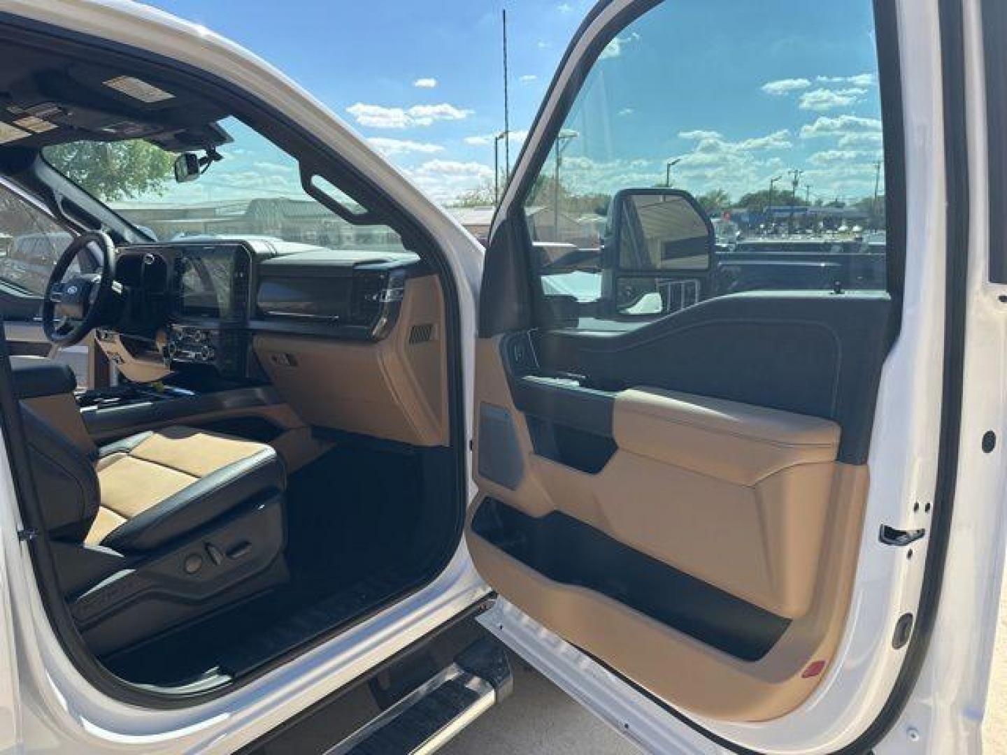 2026 Oxford White /Baja Ford F-350SD Lariat (1FT8W3BT4TE) with an Power Stroke 6.7L V8 DI 32V OHV Turbodiesel engine, Automatic transmission, located at 1105 E Mulberry, Kaufman, TX, 75142, (972) 962-2151, 32.589550, -96.300926 - $3,554 off MSRP!<br><br>4WD.<br>Oxford White 2026 Ford F-350SD 4D Crew Cab Lariat 4WD 10-Speed Automatic Power Stroke 6.7L V8 DI 32V OHV Turbodiesel - Photo#14