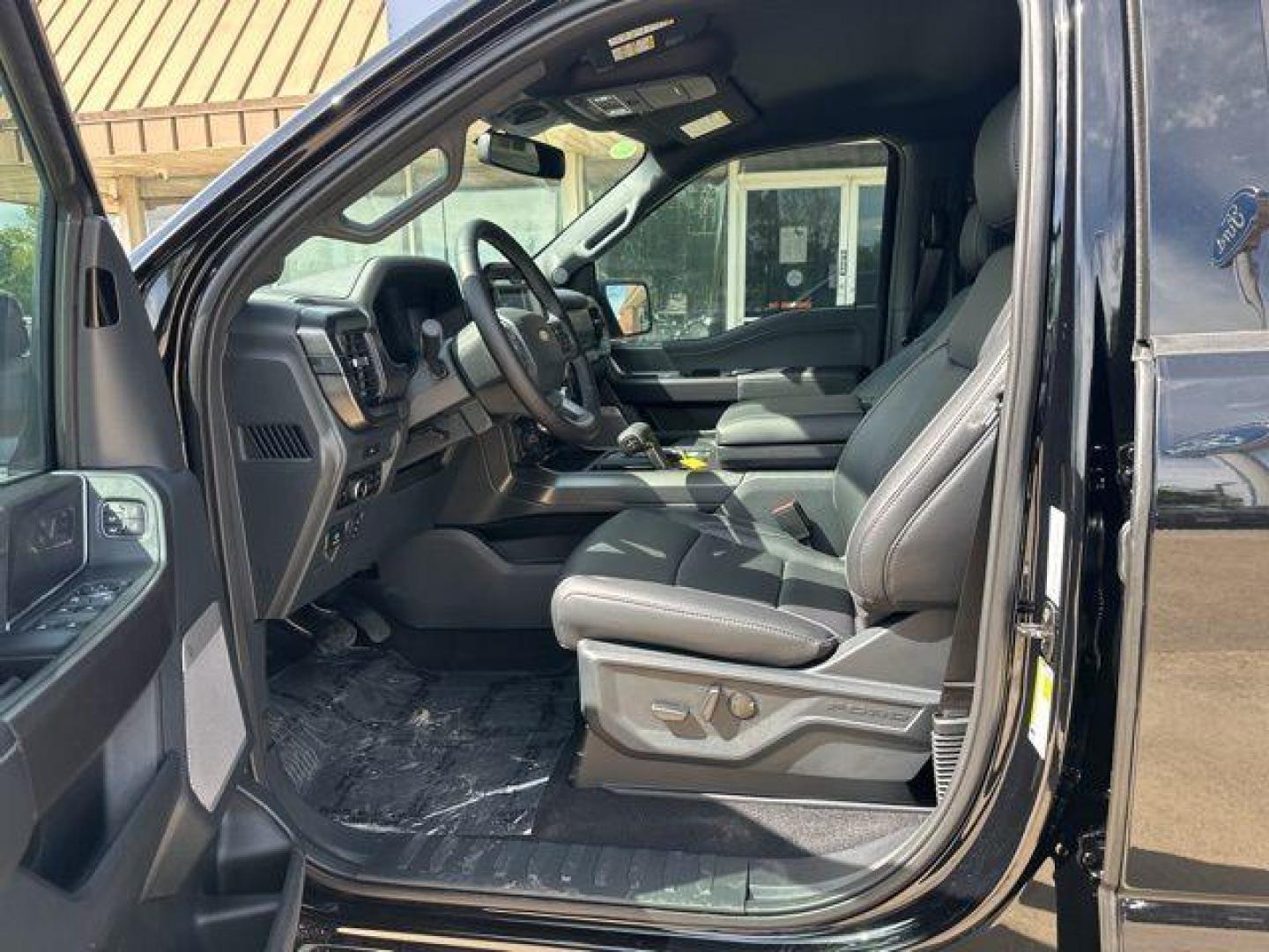 2026 Agate Black Metallic /Black Ford F-150 Lariat (1FTFW5L52TF) with an 5.0L V8 engine, Automatic transmission, located at 1105 E Mulberry, Kaufman, TX, 75142, (972) 962-2151, 32.589550, -96.300926 - 4WD.<br>Agate Black Metallic 2026 Ford F-150 4D SuperCrew Lariat 4WD 10-Speed Automatic 5.0L V8 17/22 City/Highway MPG - Photo#7