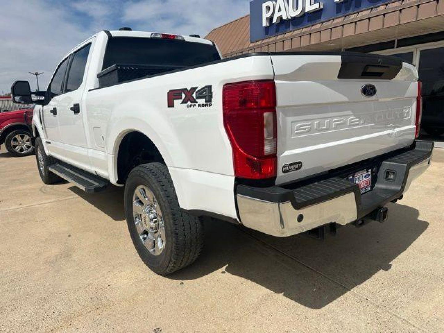 2022 Oxford White /Gray Ford F-250SD XLT (1FT7W2BT1NE) with an Power Stroke 6.7L V8 DI 32V OHV Turbodiesel engine, Automatic transmission, located at 1105 E Mulberry, Kaufman, TX, 75142, (972) 962-2151, 32.589550, -96.300926 - Oxford White 2022 Ford F-250SD 4D Crew Cab XLT 4WD 10-Speed Automatic Power Stroke 6.7L V8 DI 32V OHV Turbodiesel 4WD.<br><br><br>Recent Arrival! Odometer is 6493 miles below market average!<br><br><br>Please call Paul Murrey Ford Inc. In Kaufman Texas A Family Dealership Since 1952 Serving the Dall - Photo#2