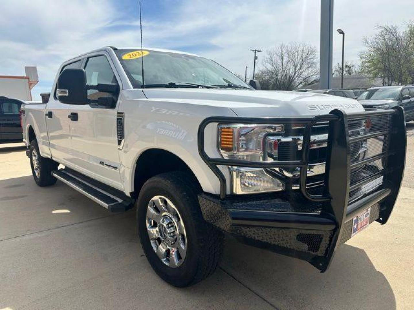 2022 Oxford White /Gray Ford F-250SD XLT (1FT7W2BT1NE) with an Power Stroke 6.7L V8 DI 32V OHV Turbodiesel engine, Automatic transmission, located at 1105 E Mulberry, Kaufman, TX, 75142, (972) 962-2151, 32.589550, -96.300926 - Oxford White 2022 Ford F-250SD 4D Crew Cab XLT 4WD 10-Speed Automatic Power Stroke 6.7L V8 DI 32V OHV Turbodiesel 4WD.<br><br><br>Recent Arrival! Odometer is 6493 miles below market average!<br><br><br>Please call Paul Murrey Ford Inc. In Kaufman Texas A Family Dealership Since 1952 Serving the Dall - Photo#5