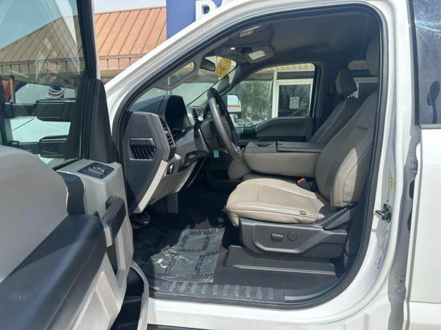 2022 Oxford White /Gray Ford F-250SD XLT (1FT7W2BT1NE) with an Power Stroke 6.7L V8 DI 32V OHV Turbodiesel engine, Automatic transmission, located at 1105 E Mulberry, Kaufman, TX, 75142, (972) 962-2151, 32.589550, -96.300926 - Oxford White 2022 Ford F-250SD 4D Crew Cab XLT 4WD 10-Speed Automatic Power Stroke 6.7L V8 DI 32V OHV Turbodiesel 4WD.<br><br><br>Recent Arrival! Odometer is 6493 miles below market average!<br><br><br>Please call Paul Murrey Ford Inc. In Kaufman Texas A Family Dealership Since 1952 Serving the Dall - Photo#8
