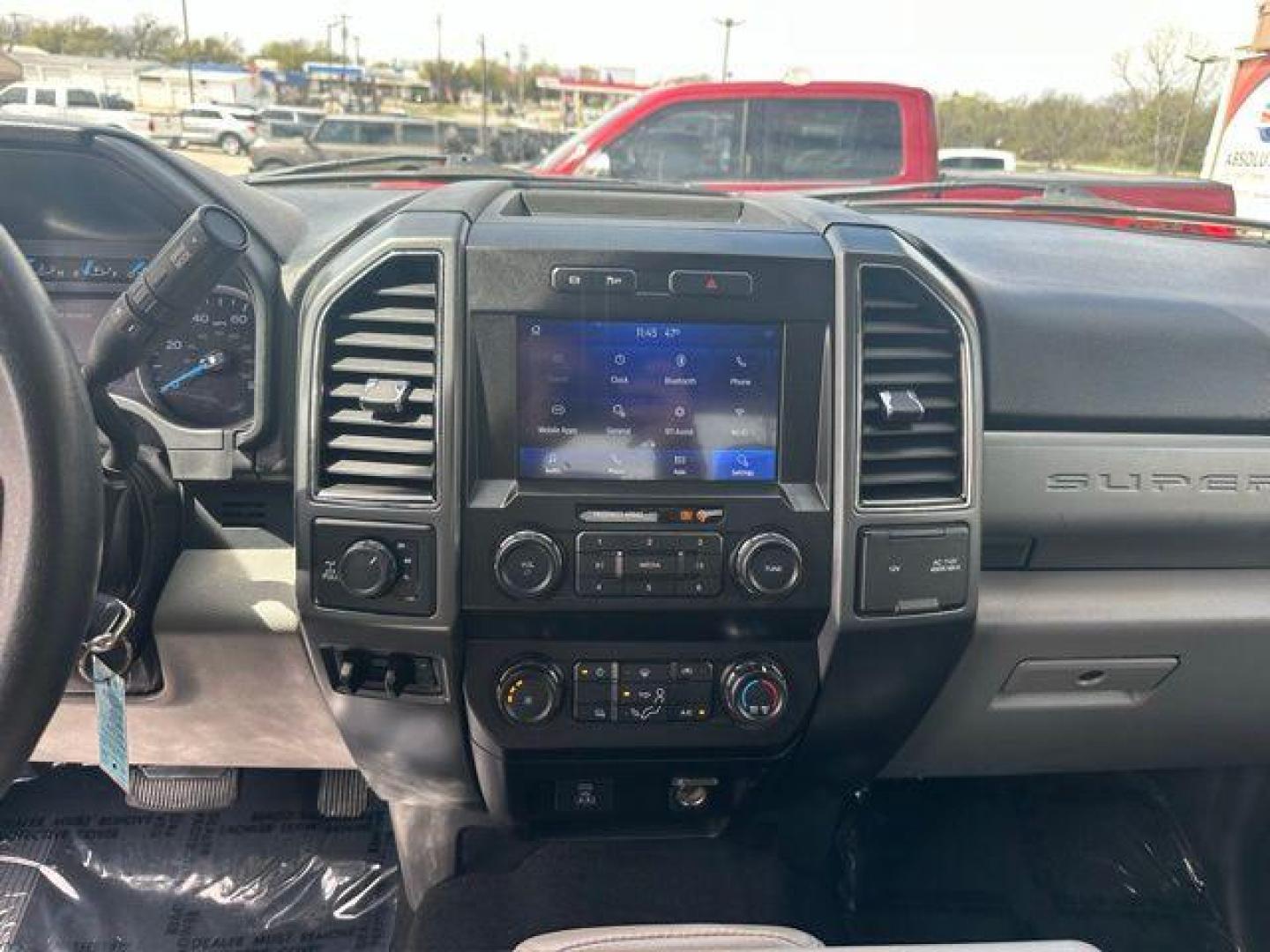 2022 Oxford White /Gray Ford F-250SD XLT (1FT7W2BT1NE) with an Power Stroke 6.7L V8 DI 32V OHV Turbodiesel engine, Automatic transmission, located at 1105 E Mulberry, Kaufman, TX, 75142, (972) 962-2151, 32.589550, -96.300926 - Oxford White 2022 Ford F-250SD 4D Crew Cab XLT 4WD 10-Speed Automatic Power Stroke 6.7L V8 DI 32V OHV Turbodiesel 4WD.<br><br><br>Recent Arrival! Odometer is 6493 miles below market average!<br><br><br>Please call Paul Murrey Ford Inc. In Kaufman Texas A Family Dealership Since 1952 Serving the Dall - Photo#10