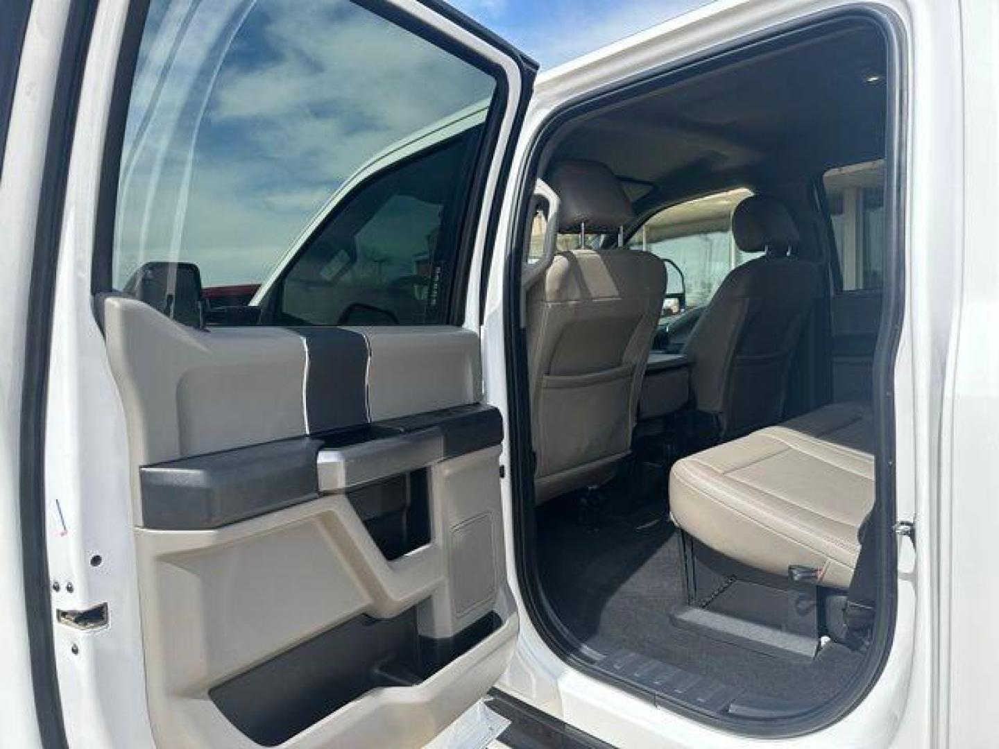 2022 Oxford White /Gray Ford F-250SD XLT (1FT7W2BT1NE) with an Power Stroke 6.7L V8 DI 32V OHV Turbodiesel engine, Automatic transmission, located at 1105 E Mulberry, Kaufman, TX, 75142, (972) 962-2151, 32.589550, -96.300926 - Oxford White 2022 Ford F-250SD 4D Crew Cab XLT 4WD 10-Speed Automatic Power Stroke 6.7L V8 DI 32V OHV Turbodiesel 4WD.<br><br><br>Recent Arrival! Odometer is 6493 miles below market average!<br><br><br>Please call Paul Murrey Ford Inc. In Kaufman Texas A Family Dealership Since 1952 Serving the Dall - Photo#12