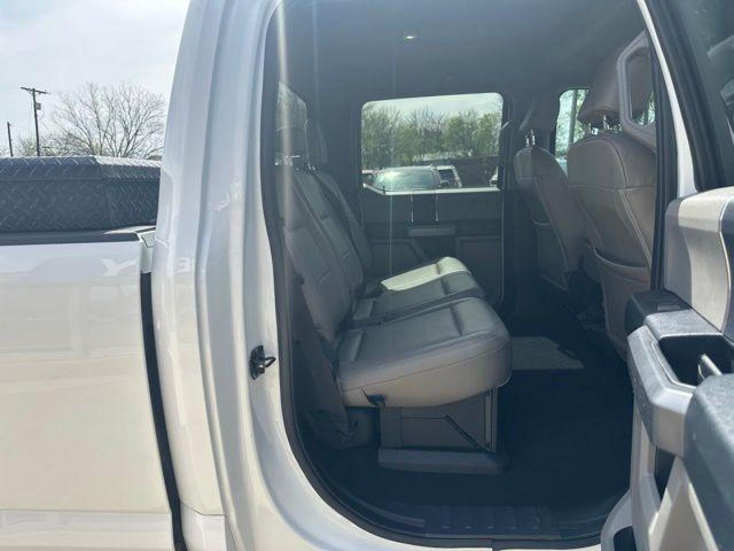 2022 Oxford White /Gray Ford F-250SD XLT (1FT7W2BT1NE) with an Power Stroke 6.7L V8 DI 32V OHV Turbodiesel engine, Automatic transmission, located at 1105 E Mulberry, Kaufman, TX, 75142, (972) 962-2151, 32.589550, -96.300926 - Oxford White 2022 Ford F-250SD 4D Crew Cab XLT 4WD 10-Speed Automatic Power Stroke 6.7L V8 DI 32V OHV Turbodiesel 4WD.<br><br><br>Recent Arrival! Odometer is 6493 miles below market average!<br><br><br>Please call Paul Murrey Ford Inc. In Kaufman Texas A Family Dealership Since 1952 Serving the Dall - Photo#15