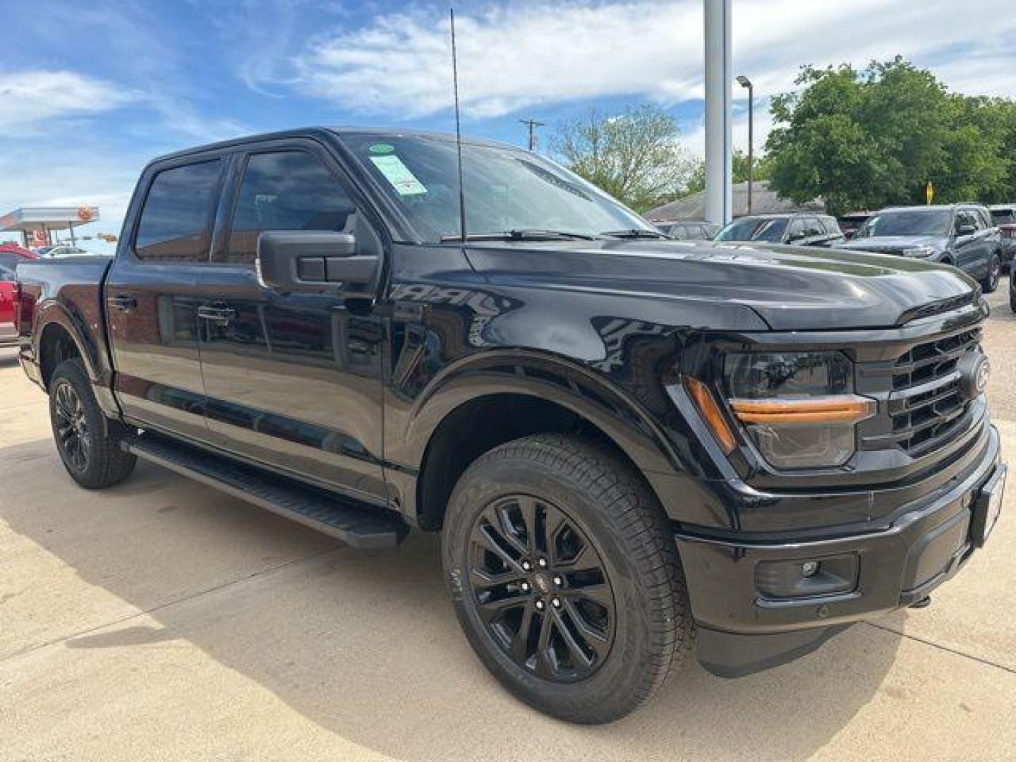 2026 Agate Black Metallic /Black Ford F-150 XLT (1FTFW3L56TF) with an 5.0L V8 engine, Automatic transmission, located at 1105 E Mulberry, Kaufman, TX, 75142, (972) 962-2151, 32.589550, -96.300926 - $1,000 off MSRP!<br><br>4WD.<br>Agate Black Metallic 2026 Ford F-150 4D SuperCrew XLT 4WD 10-Speed Automatic 5.0L V8 17/22 City/Highway MPG Price includes: $1000 - Employee Pricing Retail Customer Cash. Exp. 07/06/2026 - Photo#5