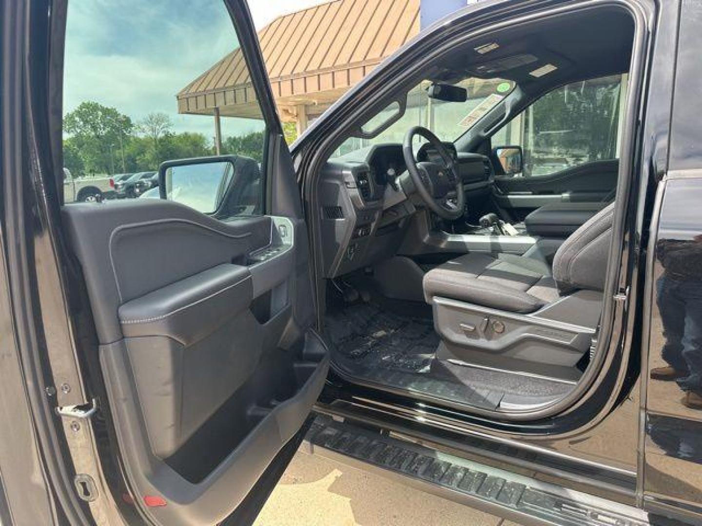 2026 Agate Black Metallic /Black Ford F-150 XLT (1FTFW3L56TF) with an 5.0L V8 engine, Automatic transmission, located at 1105 E Mulberry, Kaufman, TX, 75142, (972) 962-2151, 32.589550, -96.300926 - $1,000 off MSRP!<br><br>4WD.<br>Agate Black Metallic 2026 Ford F-150 4D SuperCrew XLT 4WD 10-Speed Automatic 5.0L V8 17/22 City/Highway MPG Price includes: $1000 - Employee Pricing Retail Customer Cash. Exp. 07/06/2026 - Photo#6