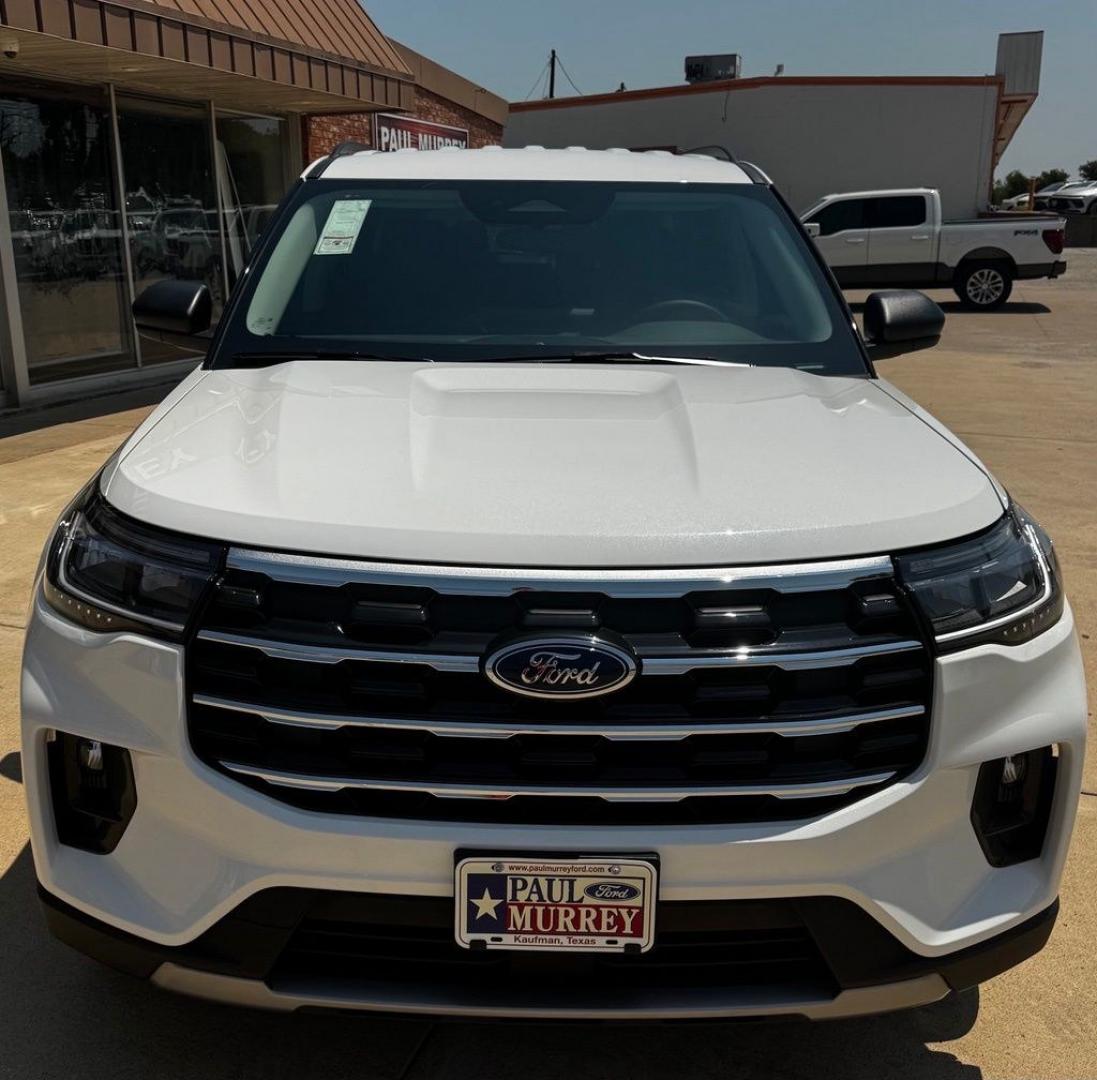 2026 White Metallic /Dark Space Gray Ford Explorer Active (1FMUK7DH0TG) with an 2.3L EcoBoost I-4 engine, Automatic transmission, located at 1105 E Mulberry, Kaufman, TX, 75142, (972) 962-2151, 32.589550, -96.300926 - $4,500 off MSRP!<br><br><br>Star White Metallic Tri-Coat 2026 Ford Explorer 4D Sport Utility Active RWD 10-Speed Automatic 2.3L EcoBoost I-4 20/29 City/Highway MPG<br><br>20/29 City/Highway MPG Price includes: $1000 - SSE Down Payment Assistance. Exp. 08/31/2026 $3000 - Retail Customer Cash. Exp. 09- Photo#3