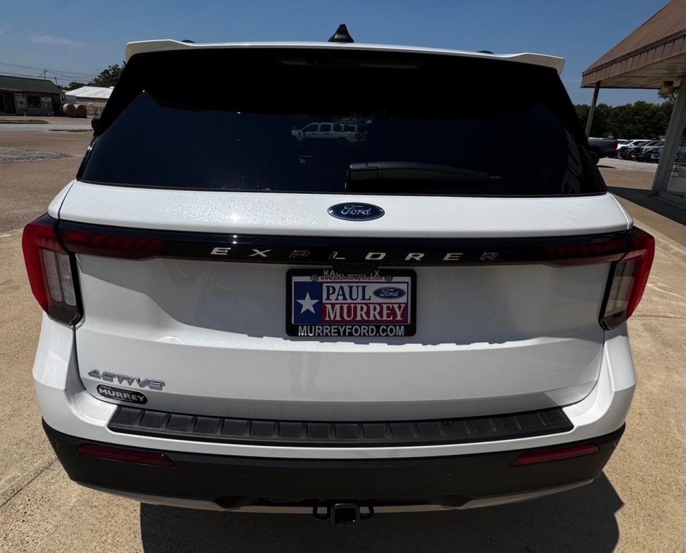 2026 White Metallic /Dark Space Gray Ford Explorer Active (1FMUK7DH0TG) with an 2.3L EcoBoost I-4 engine, Automatic transmission, located at 1105 E Mulberry, Kaufman, TX, 75142, (972) 962-2151, 32.589550, -96.300926 - $4,500 off MSRP!<br><br><br>Star White Metallic Tri-Coat 2026 Ford Explorer 4D Sport Utility Active RWD 10-Speed Automatic 2.3L EcoBoost I-4 20/29 City/Highway MPG<br><br>20/29 City/Highway MPG Price includes: $1000 - SSE Down Payment Assistance. Exp. 08/31/2026 $3000 - Retail Customer Cash. Exp. 09- Photo#4
