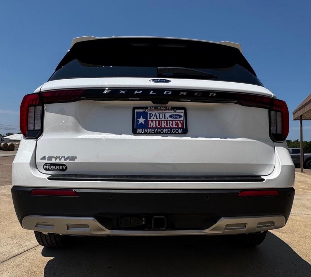 2026 White Metallic /Dark Space Gray Ford Explorer Active (1FMUK7DH0TG) with an 2.3L EcoBoost I-4 engine, Automatic transmission, located at 1105 E Mulberry, Kaufman, TX, 75142, (972) 962-2151, 32.589550, -96.300926 - $4,500 off MSRP!<br><br><br>Star White Metallic Tri-Coat 2026 Ford Explorer 4D Sport Utility Active RWD 10-Speed Automatic 2.3L EcoBoost I-4 20/29 City/Highway MPG<br><br>20/29 City/Highway MPG Price includes: $1000 - SSE Down Payment Assistance. Exp. 08/31/2026 $3000 - Retail Customer Cash. Exp. 09- Photo#5