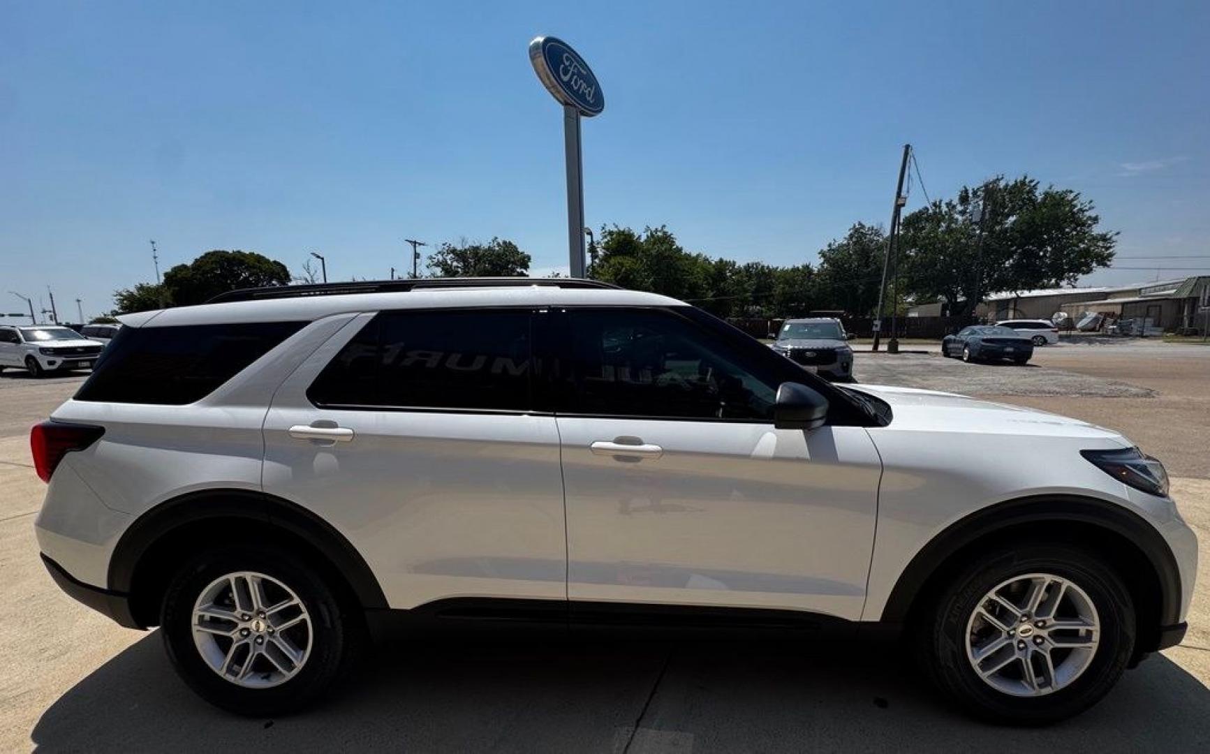 2026 White Metallic /Dark Space Gray Ford Explorer Active (1FMUK7DH0TG) with an 2.3L EcoBoost I-4 engine, Automatic transmission, located at 1105 E Mulberry, Kaufman, TX, 75142, (972) 962-2151, 32.589550, -96.300926 - $4,500 off MSRP!<br><br><br>Star White Metallic Tri-Coat 2026 Ford Explorer 4D Sport Utility Active RWD 10-Speed Automatic 2.3L EcoBoost I-4 20/29 City/Highway MPG<br><br>20/29 City/Highway MPG Price includes: $1000 - SSE Down Payment Assistance. Exp. 08/31/2026 $3000 - Retail Customer Cash. Exp. 09- Photo#16