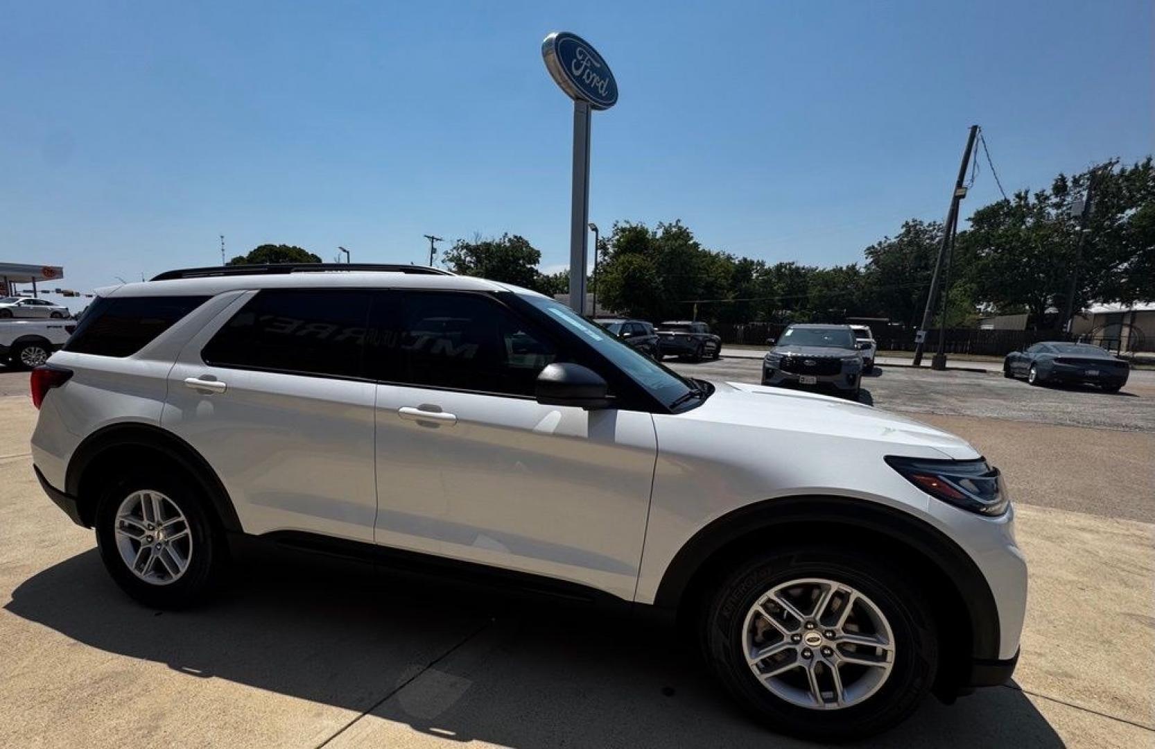 2026 White Metallic /Dark Space Gray Ford Explorer Active (1FMUK7DH0TG) with an 2.3L EcoBoost I-4 engine, Automatic transmission, located at 1105 E Mulberry, Kaufman, TX, 75142, (972) 962-2151, 32.589550, -96.300926 - $4,500 off MSRP!<br><br><br>Star White Metallic Tri-Coat 2026 Ford Explorer 4D Sport Utility Active RWD 10-Speed Automatic 2.3L EcoBoost I-4 20/29 City/Highway MPG<br><br>20/29 City/Highway MPG Price includes: $1000 - SSE Down Payment Assistance. Exp. 08/31/2026 $3000 - Retail Customer Cash. Exp. 09- Photo#18