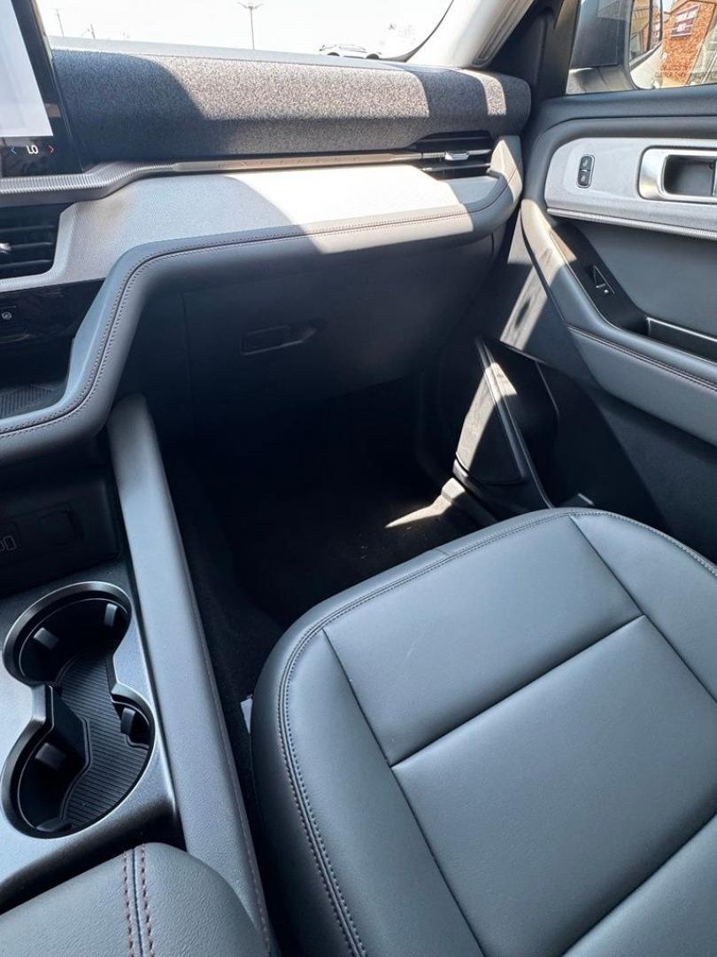 2026 White Metallic /Dark Space Gray Ford Explorer Active (1FMUK7DH0TG) with an 2.3L EcoBoost I-4 engine, Automatic transmission, located at 1105 E Mulberry, Kaufman, TX, 75142, (972) 962-2151, 32.589550, -96.300926 - $4,500 off MSRP!<br><br><br>Star White Metallic Tri-Coat 2026 Ford Explorer 4D Sport Utility Active RWD 10-Speed Automatic 2.3L EcoBoost I-4 20/29 City/Highway MPG<br><br>20/29 City/Highway MPG Price includes: $1000 - SSE Down Payment Assistance. Exp. 08/31/2026 $3000 - Retail Customer Cash. Exp. 09- Photo#25