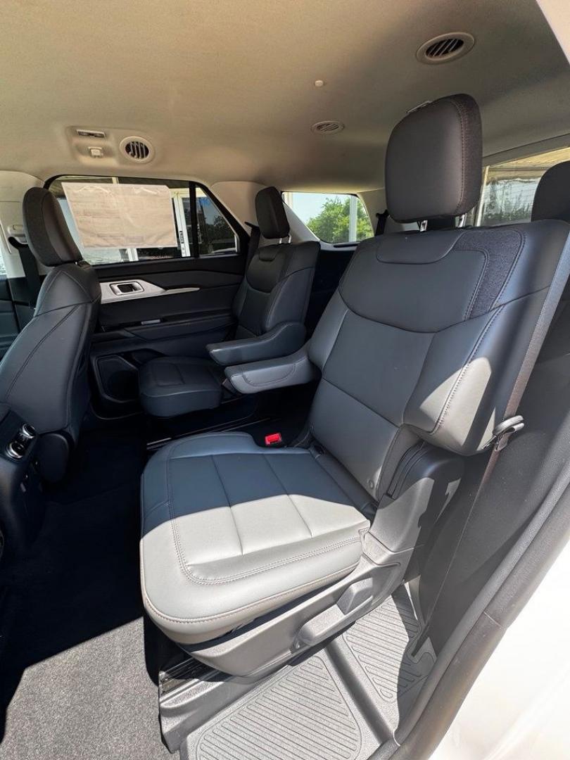 2026 White Metallic /Dark Space Gray Ford Explorer Active (1FMUK7DH0TG) with an 2.3L EcoBoost I-4 engine, Automatic transmission, located at 1105 E Mulberry, Kaufman, TX, 75142, (972) 962-2151, 32.589550, -96.300926 - $4,500 off MSRP!<br><br><br>Star White Metallic Tri-Coat 2026 Ford Explorer 4D Sport Utility Active RWD 10-Speed Automatic 2.3L EcoBoost I-4 20/29 City/Highway MPG<br><br>20/29 City/Highway MPG Price includes: $1000 - SSE Down Payment Assistance. Exp. 08/31/2026 $3000 - Retail Customer Cash. Exp. 09- Photo#27