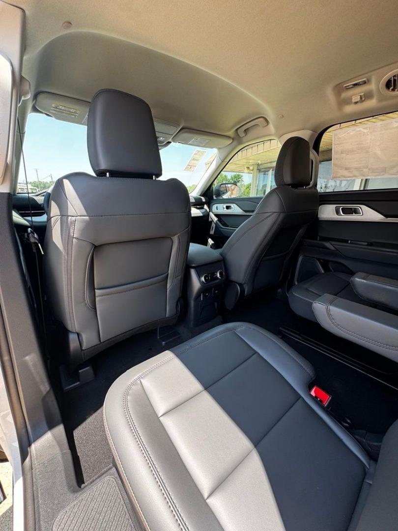 2026 White Metallic /Dark Space Gray Ford Explorer Active (1FMUK7DH0TG) with an 2.3L EcoBoost I-4 engine, Automatic transmission, located at 1105 E Mulberry, Kaufman, TX, 75142, (972) 962-2151, 32.589550, -96.300926 - $4,500 off MSRP!<br><br><br>Star White Metallic Tri-Coat 2026 Ford Explorer 4D Sport Utility Active RWD 10-Speed Automatic 2.3L EcoBoost I-4 20/29 City/Highway MPG<br><br>20/29 City/Highway MPG Price includes: $1000 - SSE Down Payment Assistance. Exp. 08/31/2026 $3000 - Retail Customer Cash. Exp. 09- Photo#28
