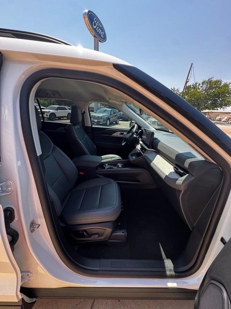 2026 White Metallic /Dark Space Gray Ford Explorer Active (1FMUK7DH0TG) with an 2.3L EcoBoost I-4 engine, Automatic transmission, located at 1105 E Mulberry, Kaufman, TX, 75142, (972) 962-2151, 32.589550, -96.300926 - $4,500 off MSRP!<br><br><br>Star White Metallic Tri-Coat 2026 Ford Explorer 4D Sport Utility Active RWD 10-Speed Automatic 2.3L EcoBoost I-4 20/29 City/Highway MPG<br><br>20/29 City/Highway MPG Price includes: $1000 - SSE Down Payment Assistance. Exp. 08/31/2026 $3000 - Retail Customer Cash. Exp. 09- Photo#29