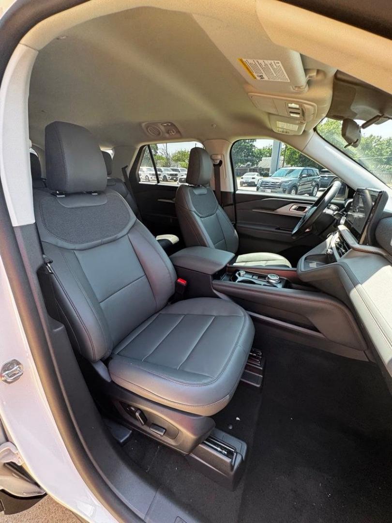 2026 White Metallic /Dark Space Gray Ford Explorer Active (1FMUK7DH0TG) with an 2.3L EcoBoost I-4 engine, Automatic transmission, located at 1105 E Mulberry, Kaufman, TX, 75142, (972) 962-2151, 32.589550, -96.300926 - $4,500 off MSRP!<br><br><br>Star White Metallic Tri-Coat 2026 Ford Explorer 4D Sport Utility Active RWD 10-Speed Automatic 2.3L EcoBoost I-4 20/29 City/Highway MPG<br><br>20/29 City/Highway MPG Price includes: $1000 - SSE Down Payment Assistance. Exp. 08/31/2026 $3000 - Retail Customer Cash. Exp. 09- Photo#30
