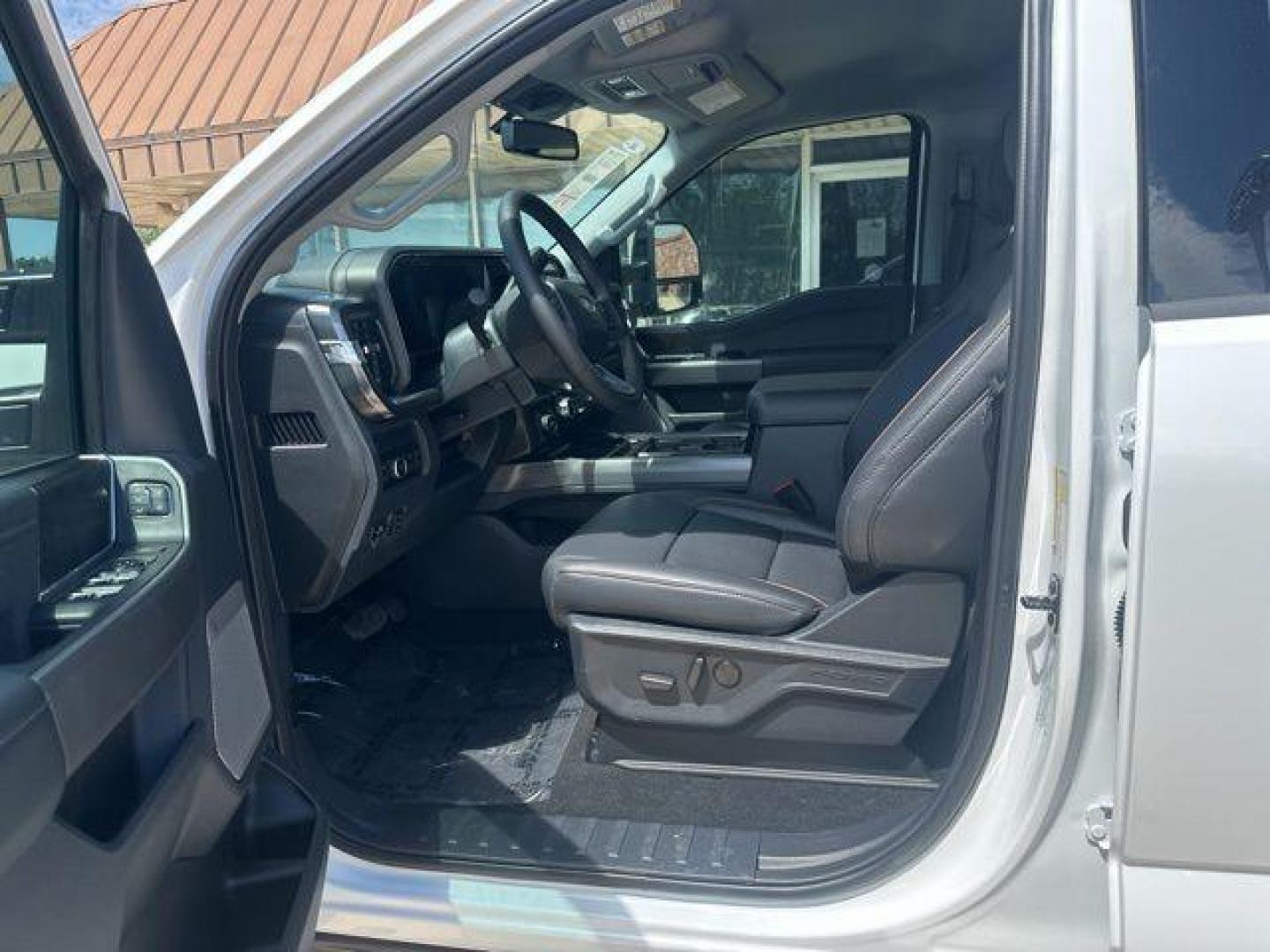 2026 Oxford White /Black Onyx Ford F-250SD Lariat (1FT8W2BT1TE) with an Power Stroke 6.7L V8 DI 32V OHV Turbodiesel engine, Automatic transmission, located at 1105 E Mulberry, Kaufman, TX, 75142, (972) 962-2151, 32.589550, -96.300926 - Photo#9