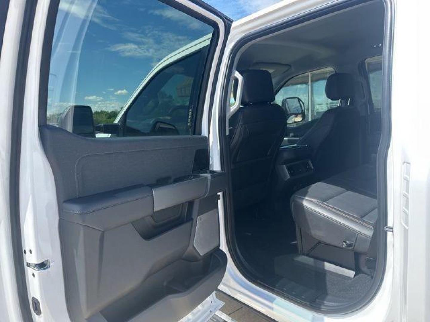 2026 Oxford White /Black Onyx Ford F-250SD Lariat (1FT8W2BT1TE) with an Power Stroke 6.7L V8 DI 32V OHV Turbodiesel engine, Automatic transmission, located at 1105 E Mulberry, Kaufman, TX, 75142, (972) 962-2151, 32.589550, -96.300926 - Photo#10