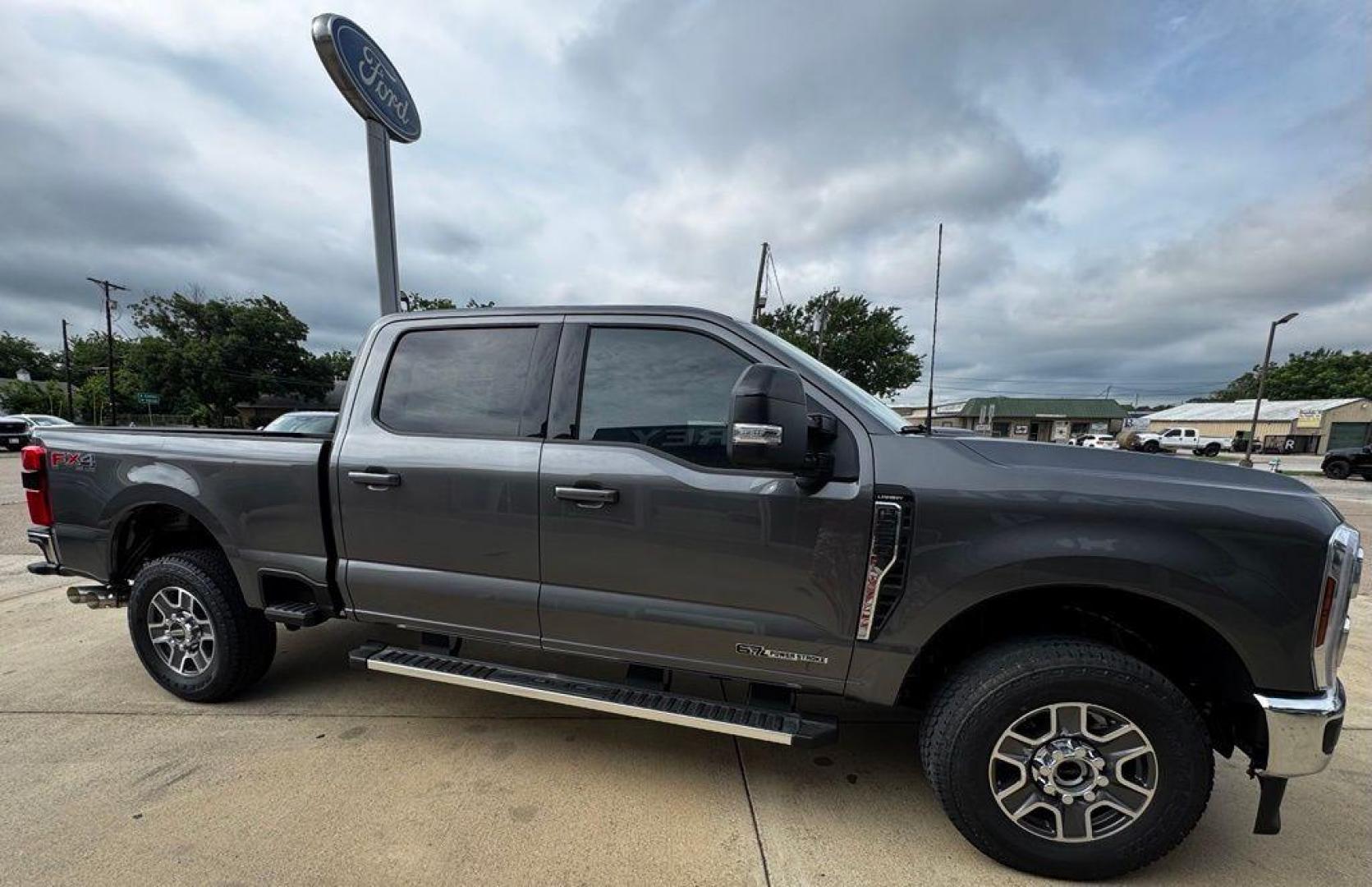 2026 Gray Metallic /Black Onyx Ford F-250SD Lariat (1FT8W2BT3TE) with an Power Stroke 6.7L V8 DI 32V OHV Turbodiesel engine, Automatic transmission, located at 1105 E Mulberry, Kaufman, TX, 75142, (972) 962-2151, 32.589550, -96.300926 - $2,456 off MSRP!<br><br>4WD.<br>Carbonized Gray Metallic 2026 Ford F-250SD 4D Crew Cab Lariat 4WD 10-Speed Automatic Power Stroke 6.7L V8 DI 32V OHV Turbodiesel - Photo#16