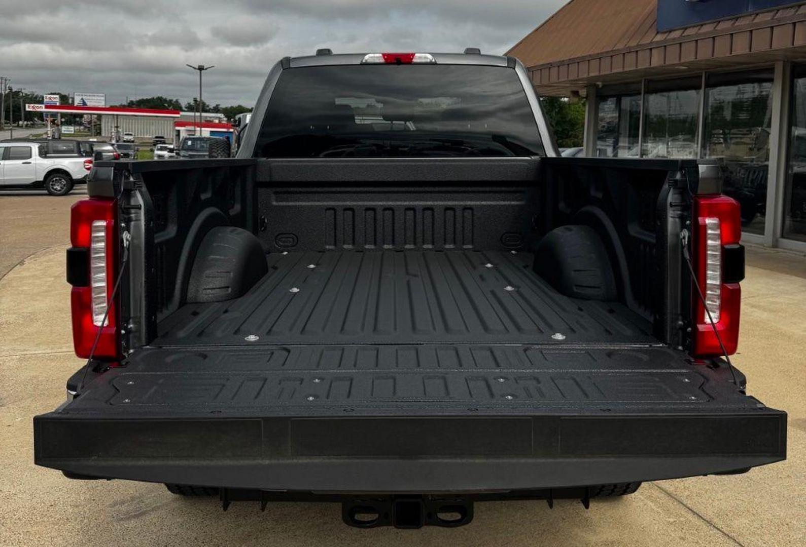 2026 Gray Metallic /Black Onyx Ford F-250SD Lariat (1FT8W2BT3TE) with an Power Stroke 6.7L V8 DI 32V OHV Turbodiesel engine, Automatic transmission, located at 1105 E Mulberry, Kaufman, TX, 75142, (972) 962-2151, 32.589550, -96.300926 - $2,456 off MSRP!<br><br>4WD.<br>Carbonized Gray Metallic 2026 Ford F-250SD 4D Crew Cab Lariat 4WD 10-Speed Automatic Power Stroke 6.7L V8 DI 32V OHV Turbodiesel - Photo#19