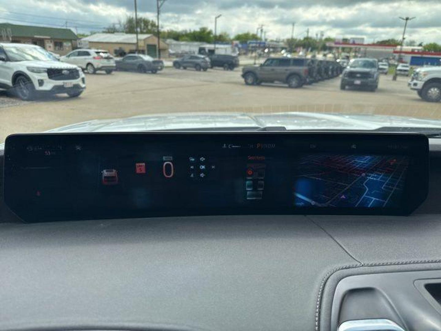 2025 Oxford White /Black Onyx Ford Expedition Platinum (1FMJU1M8XSE) with an EcoBoost 3.5L V6 GTDi DOHC 24V Twin Turbocharged engine, Automatic transmission, located at 1105 E Mulberry, Kaufman, TX, 75142, (972) 962-2151, 32.589550, -96.300926 - White / Oxford White 2025 Ford Expedition 4D Sport Utility Platinum 4WD 10-Speed Automatic EcoBoost 3.5L V6 GTDi DOHC 24V Twin Turbocharged 4WD. Priced below KBB Fair Purchase Price!<br><br><br>Please call Paul Murrey Ford Inc. In Kaufman Texas A Family Dealership Since 1952 Serving the Dallas Fort - Photo#12