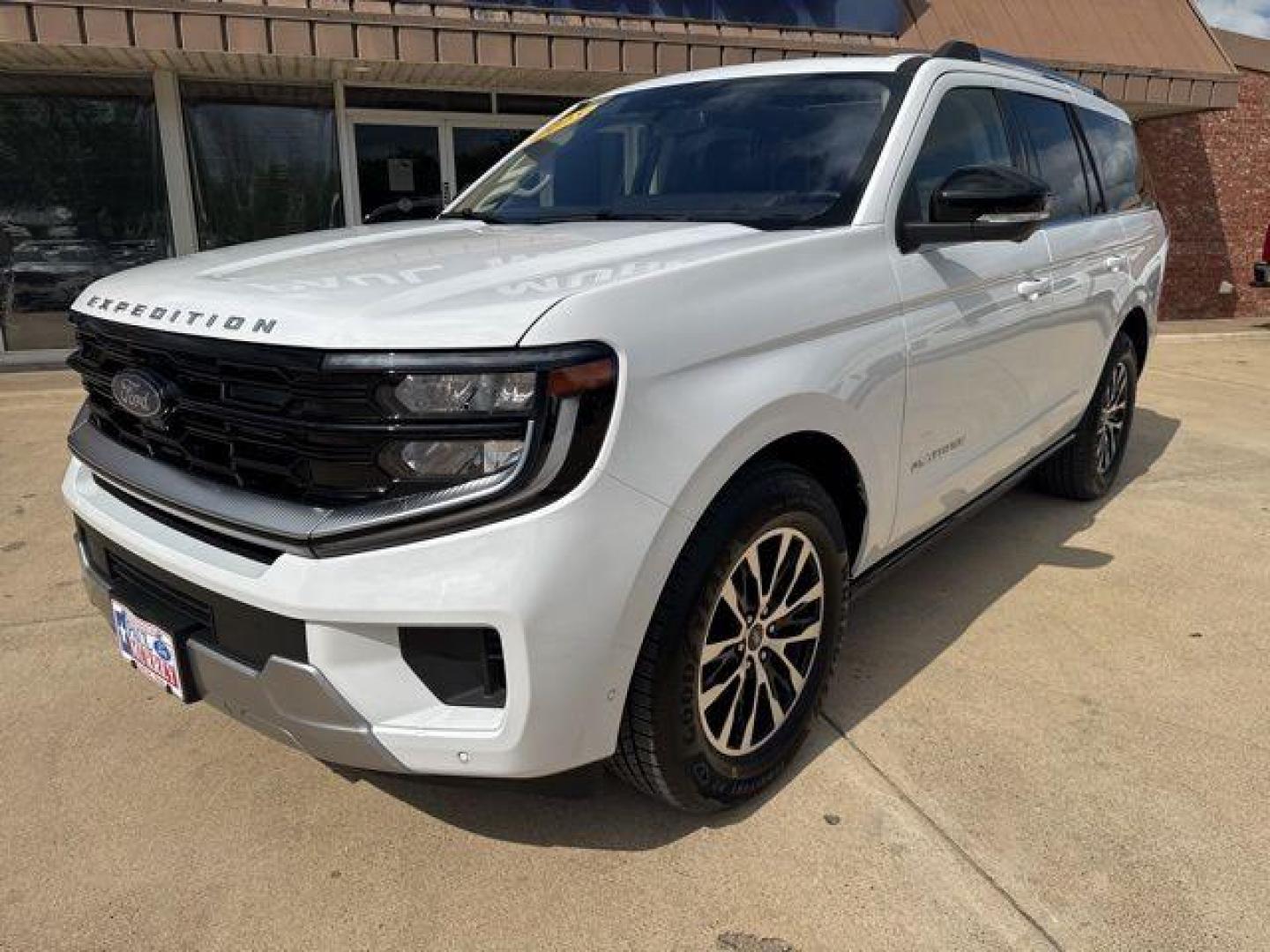 2025 Oxford White /Black Onyx Ford Expedition Platinum (1FMJU1M8XSE) with an EcoBoost 3.5L V6 GTDi DOHC 24V Twin Turbocharged engine, Automatic transmission, located at 1105 E Mulberry, Kaufman, TX, 75142, (972) 962-2151, 32.589550, -96.300926 - White / Oxford White 2025 Ford Expedition 4D Sport Utility Platinum 4WD 10-Speed Automatic EcoBoost 3.5L V6 GTDi DOHC 24V Twin Turbocharged 4WD. Priced below KBB Fair Purchase Price!<br><br><br>Please call Paul Murrey Ford Inc. In Kaufman Texas A Family Dealership Since 1952 Serving the Dallas Fort - Photo#0
