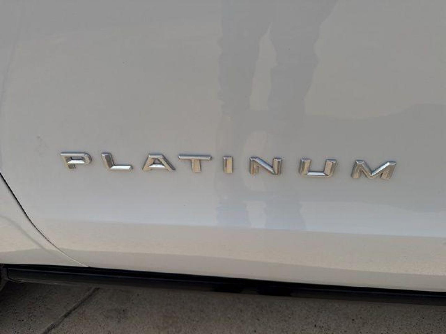2025 Oxford White /Black Onyx Ford Expedition Platinum (1FMJU1M8XSE) with an EcoBoost 3.5L V6 GTDi DOHC 24V Twin Turbocharged engine, Automatic transmission, located at 1105 E Mulberry, Kaufman, TX, 75142, (972) 962-2151, 32.589550, -96.300926 - White / Oxford White 2025 Ford Expedition 4D Sport Utility Platinum 4WD 10-Speed Automatic EcoBoost 3.5L V6 GTDi DOHC 24V Twin Turbocharged 4WD. Priced below KBB Fair Purchase Price!<br><br><br>Please call Paul Murrey Ford Inc. In Kaufman Texas A Family Dealership Since 1952 Serving the Dallas Fort - Photo#4