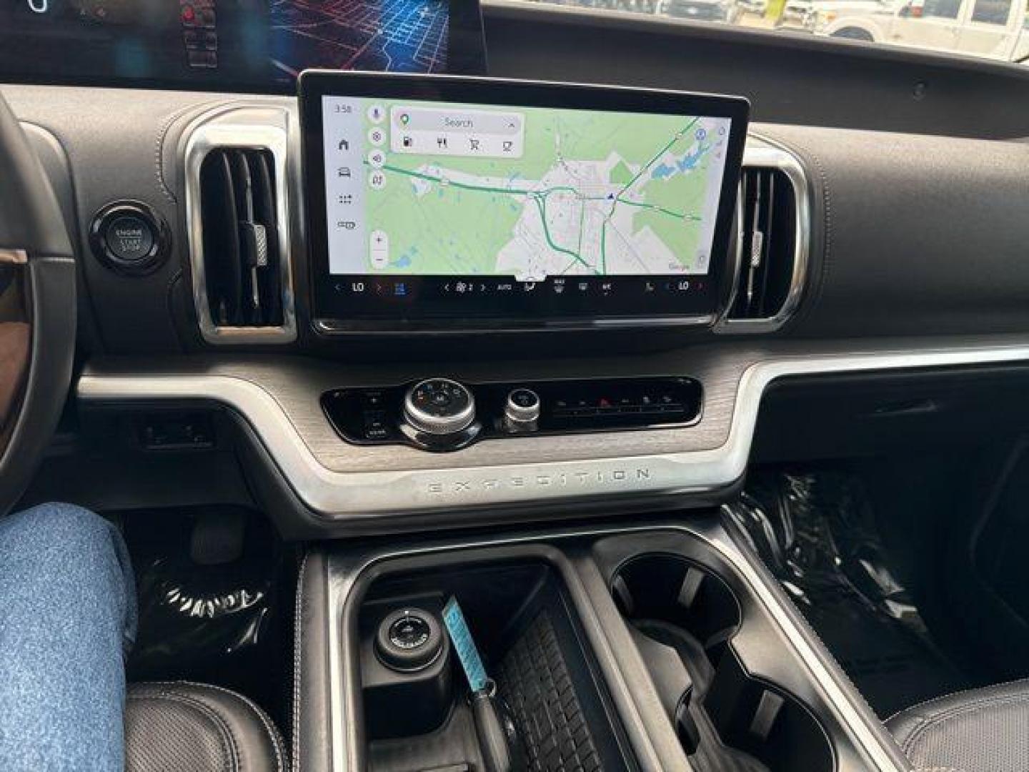 2025 Oxford White /Black Onyx Ford Expedition Platinum (1FMJU1M8XSE) with an EcoBoost 3.5L V6 GTDi DOHC 24V Twin Turbocharged engine, Automatic transmission, located at 1105 E Mulberry, Kaufman, TX, 75142, (972) 962-2151, 32.589550, -96.300926 - White / Oxford White 2025 Ford Expedition 4D Sport Utility Platinum 4WD 10-Speed Automatic EcoBoost 3.5L V6 GTDi DOHC 24V Twin Turbocharged 4WD. Priced below KBB Fair Purchase Price!<br><br><br>Please call Paul Murrey Ford Inc. In Kaufman Texas A Family Dealership Since 1952 Serving the Dallas Fort - Photo#13